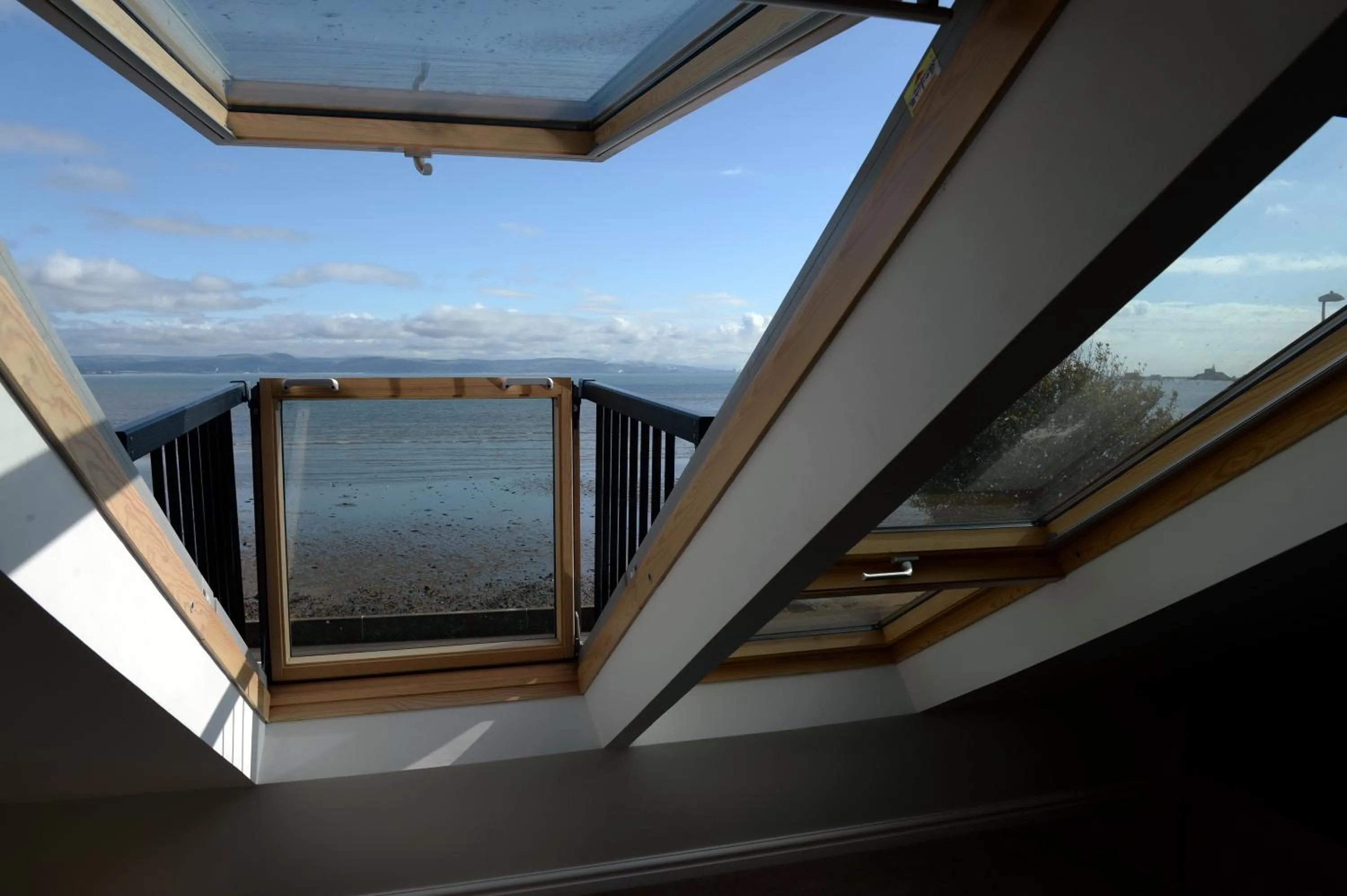 Balcony/Terrace in Tides Reach Guest House