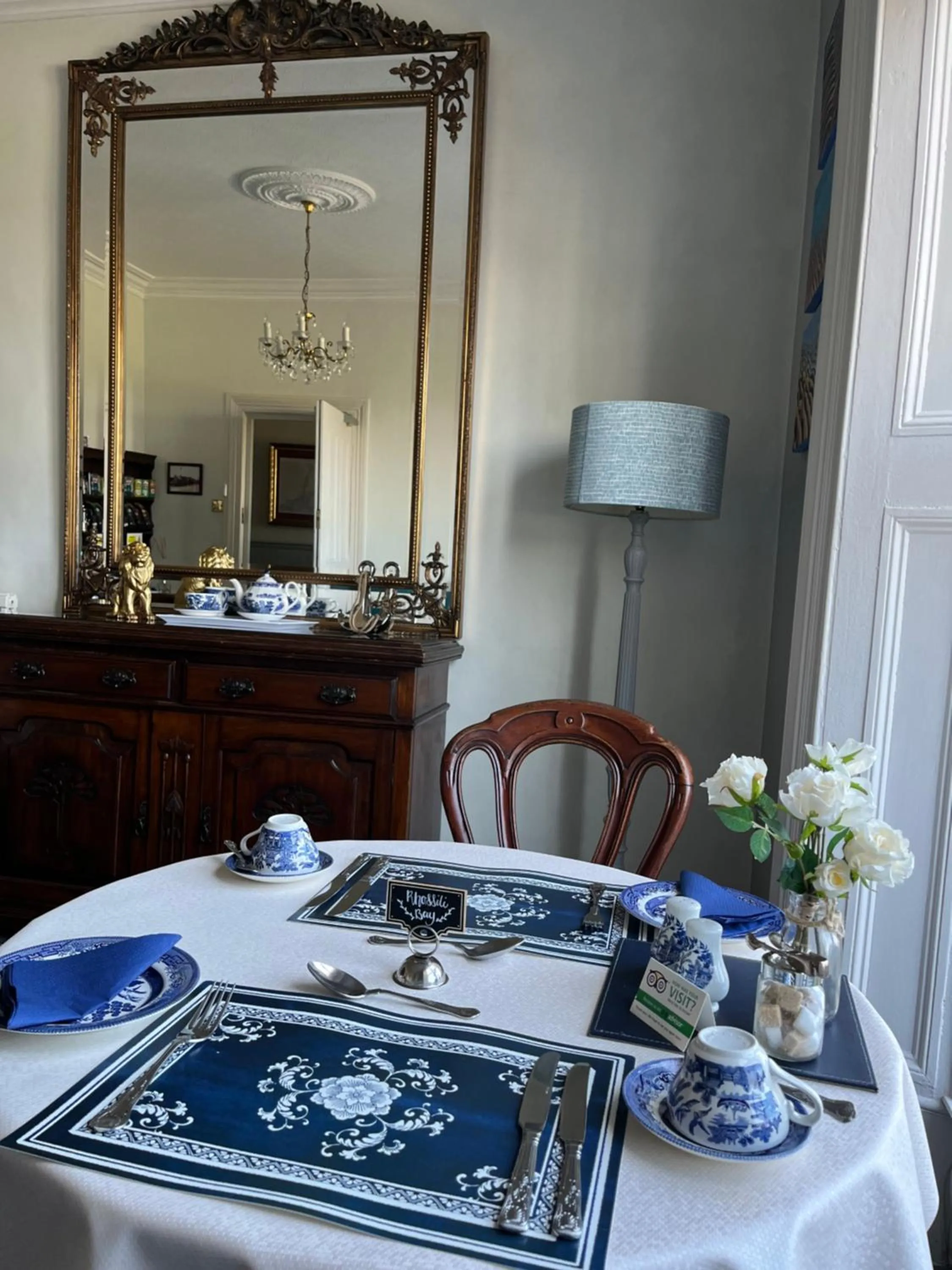 Breakfast in Tides Reach Guest House