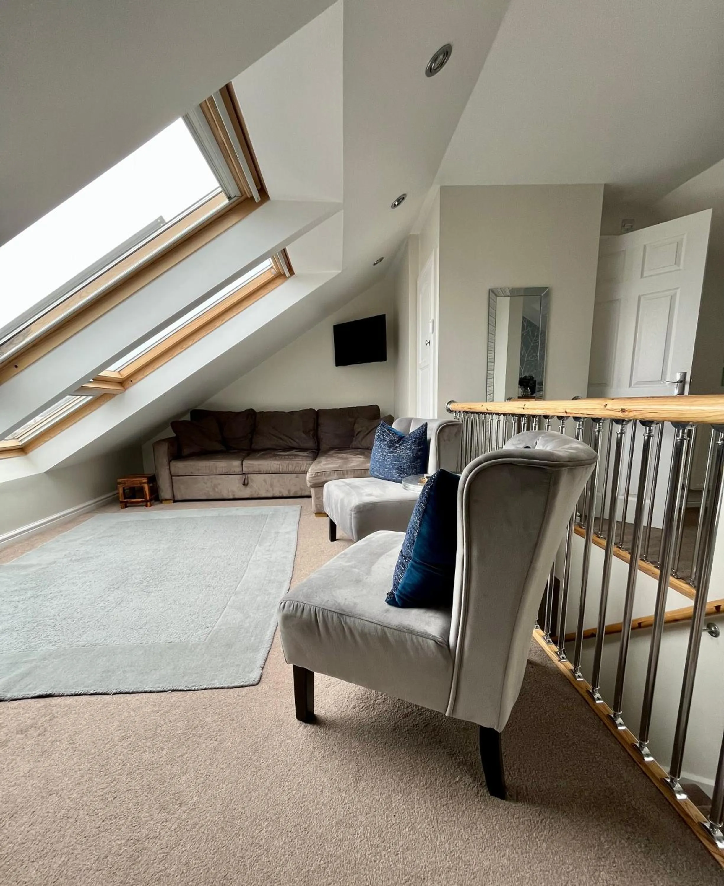Seating area, Bed in Tides Reach Guest House