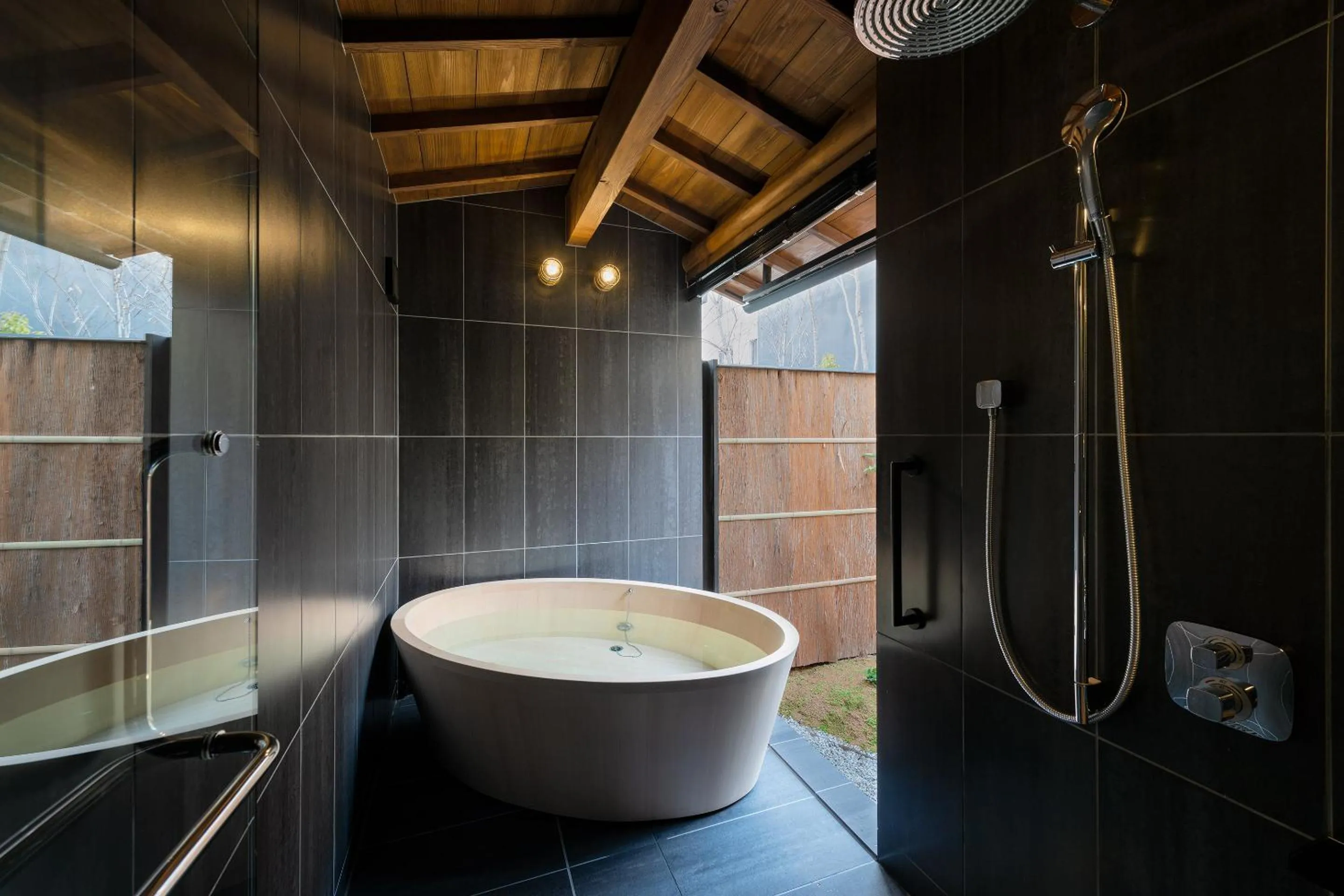 Shower in Nazuna Kyoto Gosho