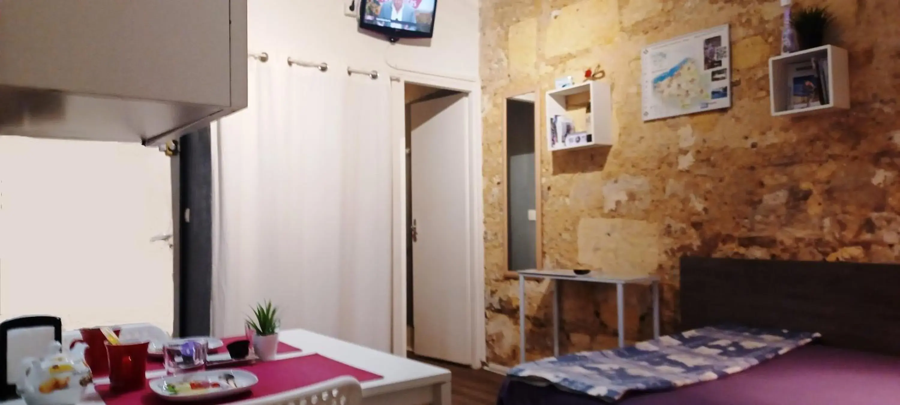 Studio Coeur de Bordeaux Terrasse Wifi gratuit Studio Coeur de Bordeaux Terrasse Wifi gratuit