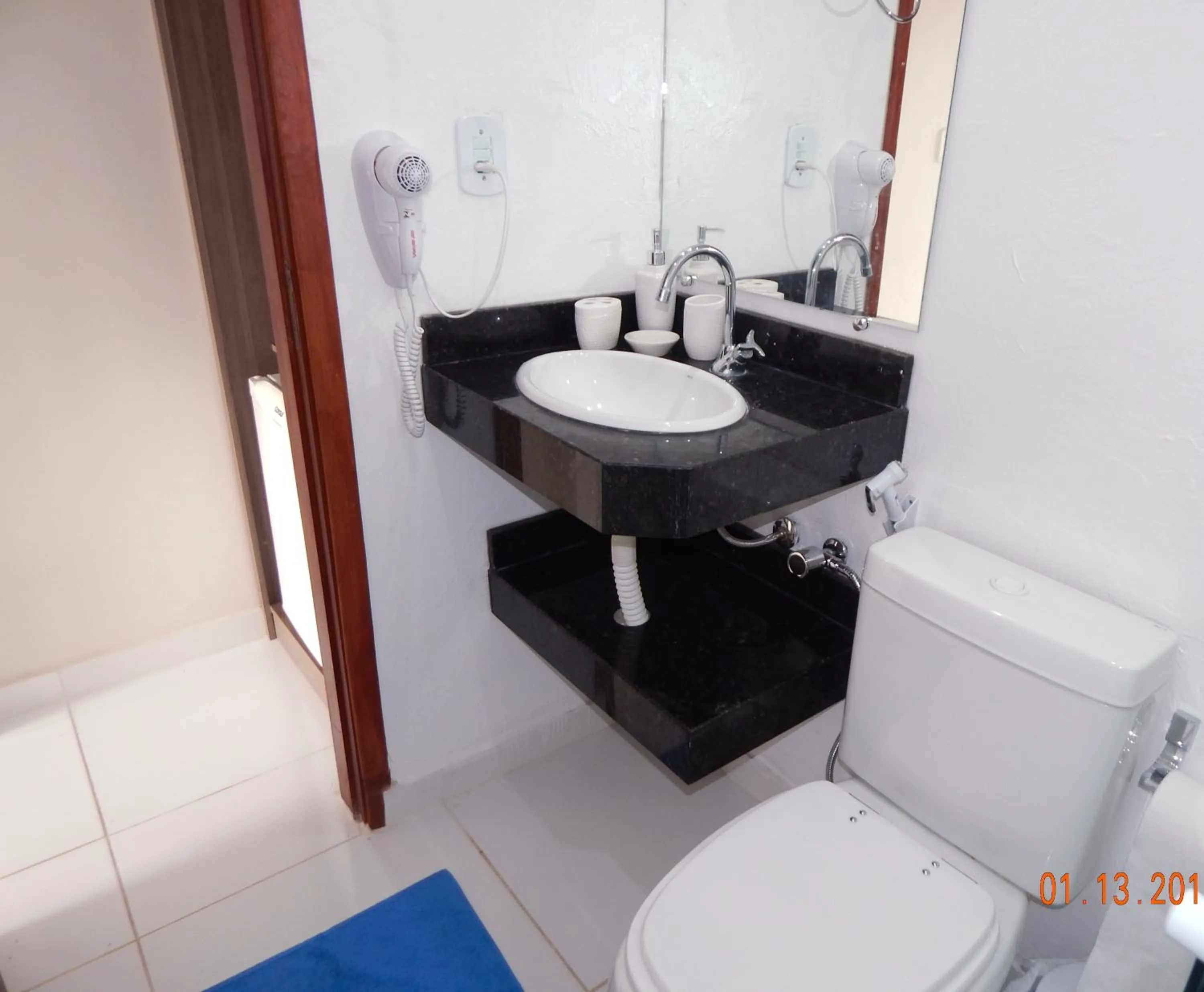 Toilet in Pousada Muito Bonito