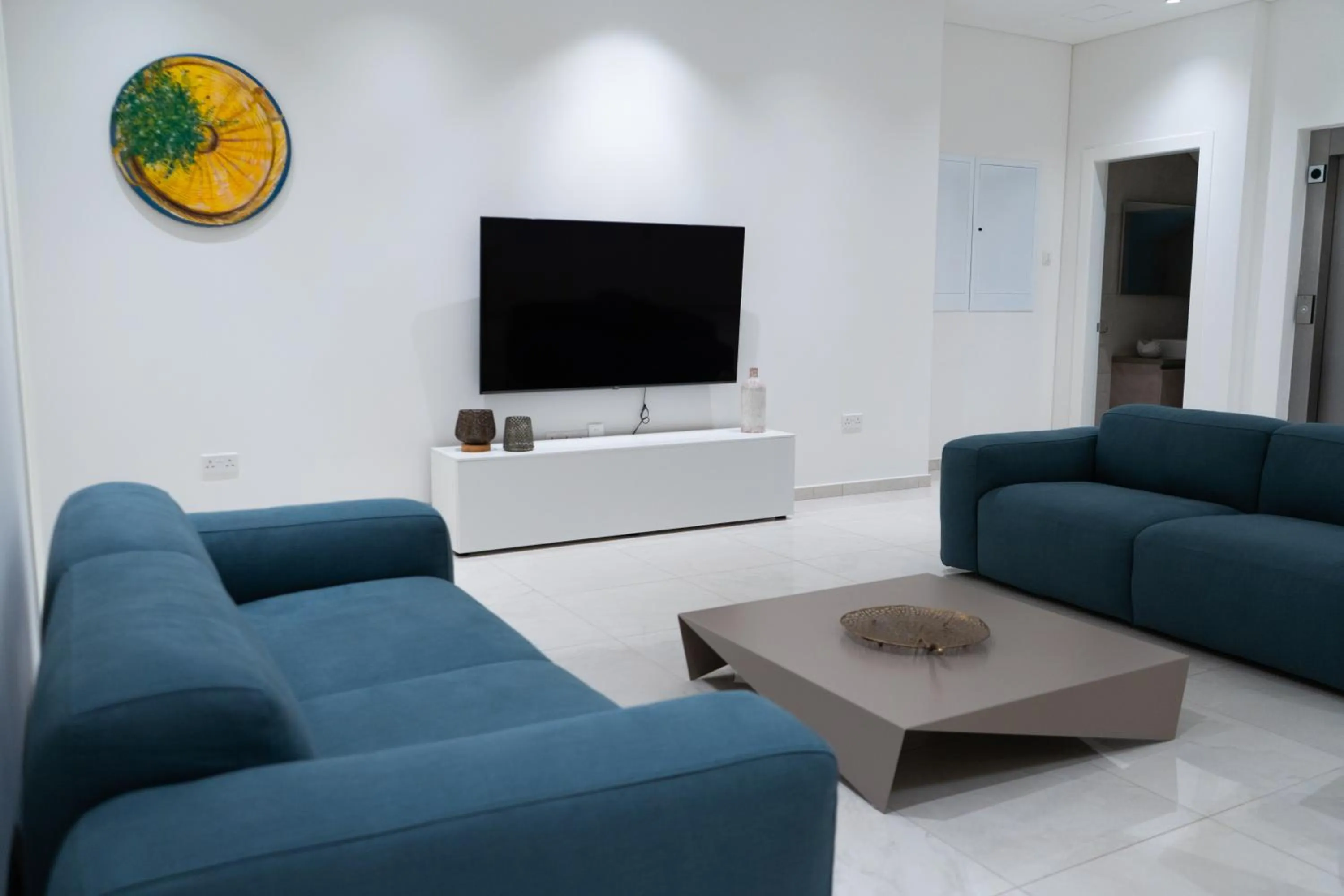 Communal lounge/ TV room in Vivo Mare Beachfront-Seaview Villas