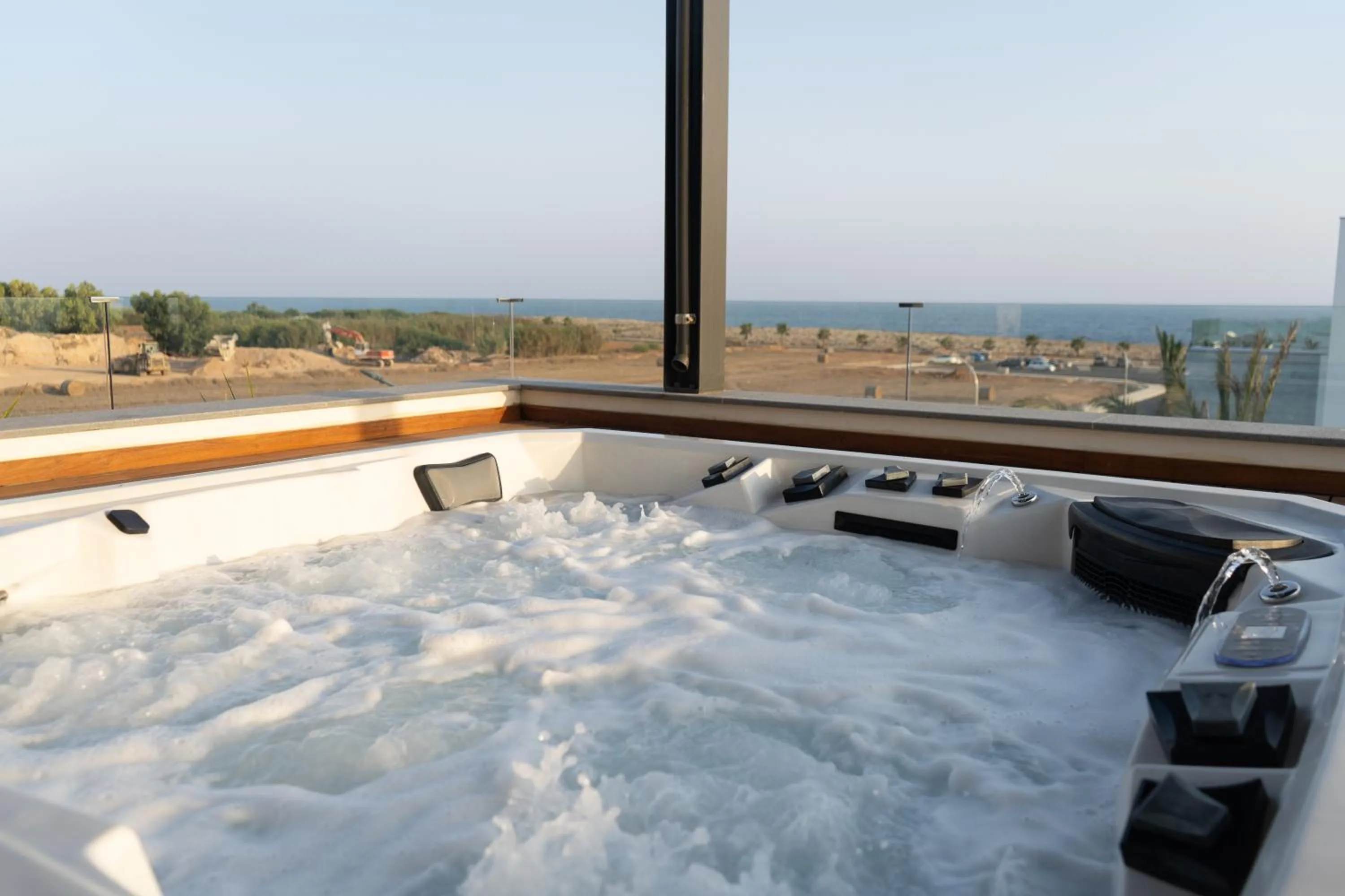Hot Tub in Vivo Mare Beachfront-Seaview Villas