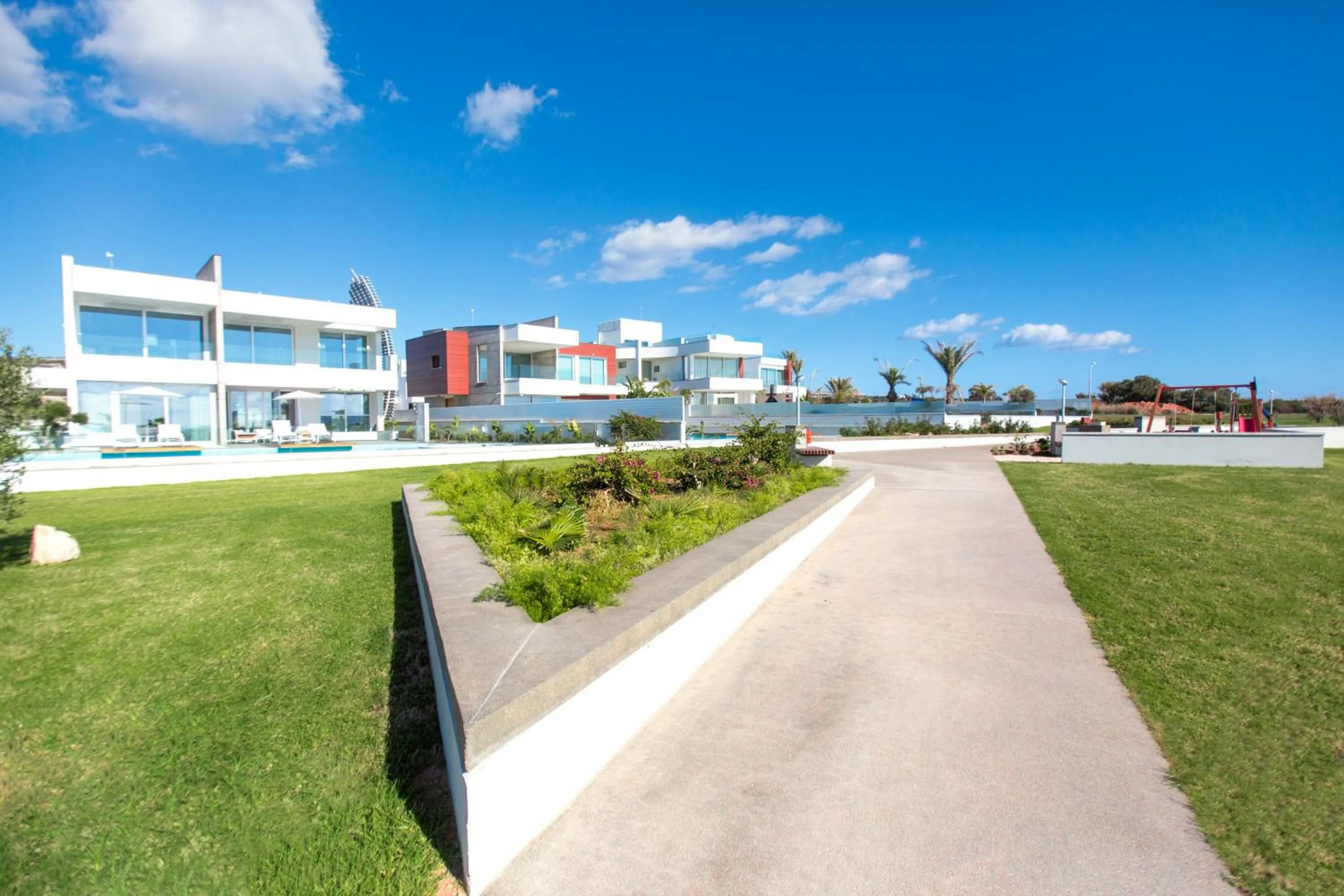 Garden view in Vivo Mare Beachfront-Seaview Villas