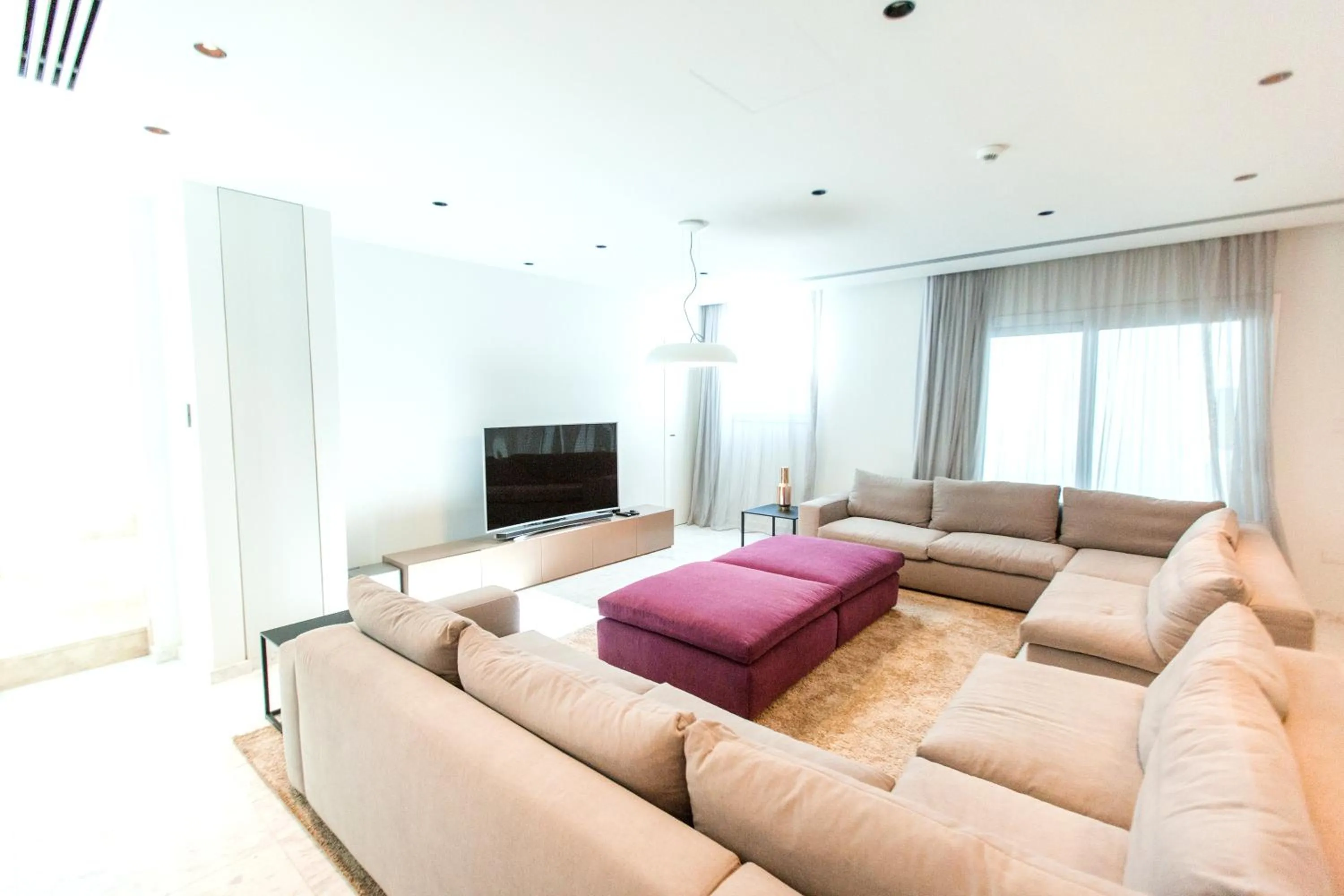 Communal lounge/ TV room in Vivo Mare Beachfront-Seaview Villas