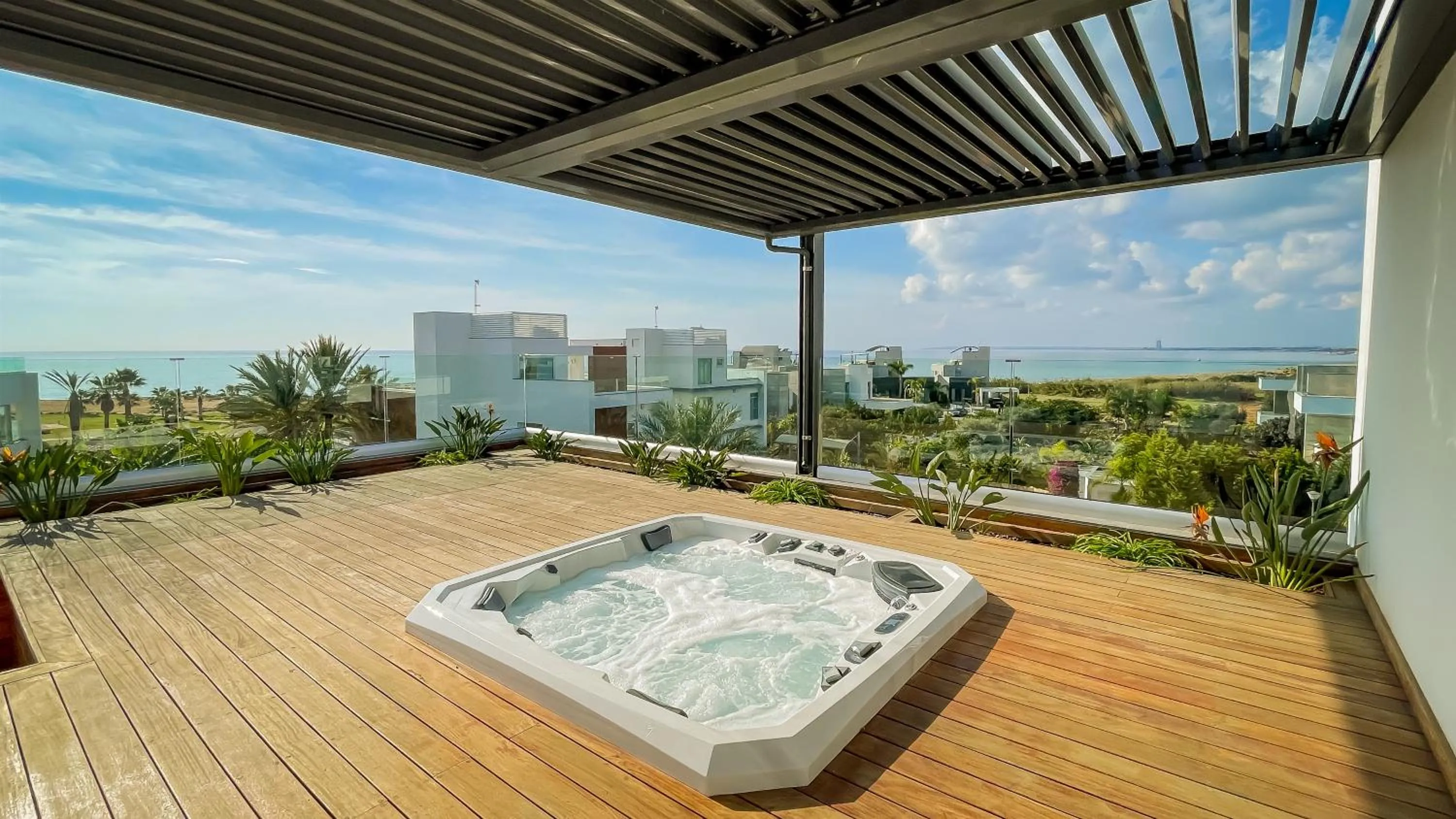 Hot Tub in Vivo Mare Beachfront-Seaview Villas