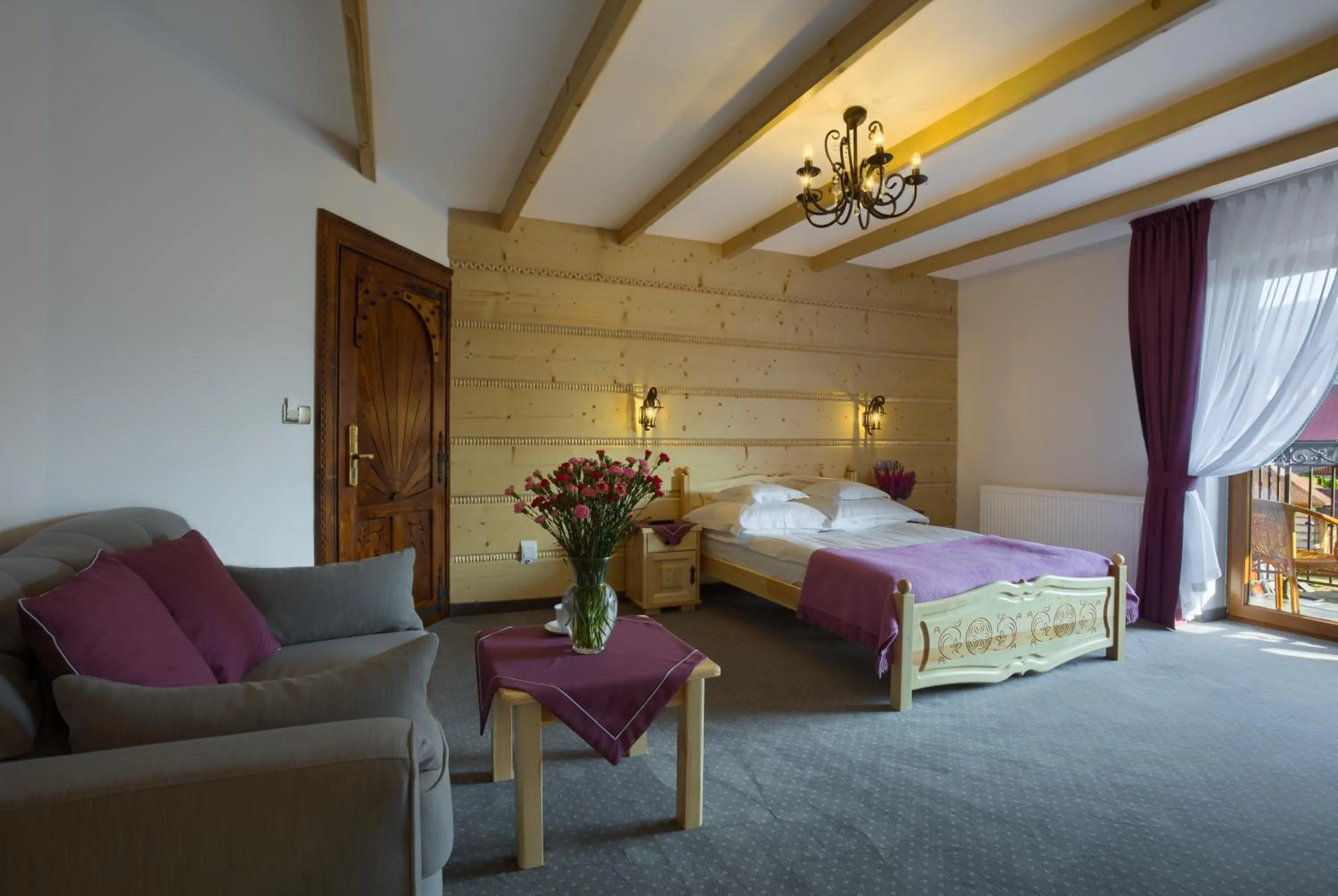 Seating area, Bed in ECO Willa Grand Karpatia Ski&Wellness
