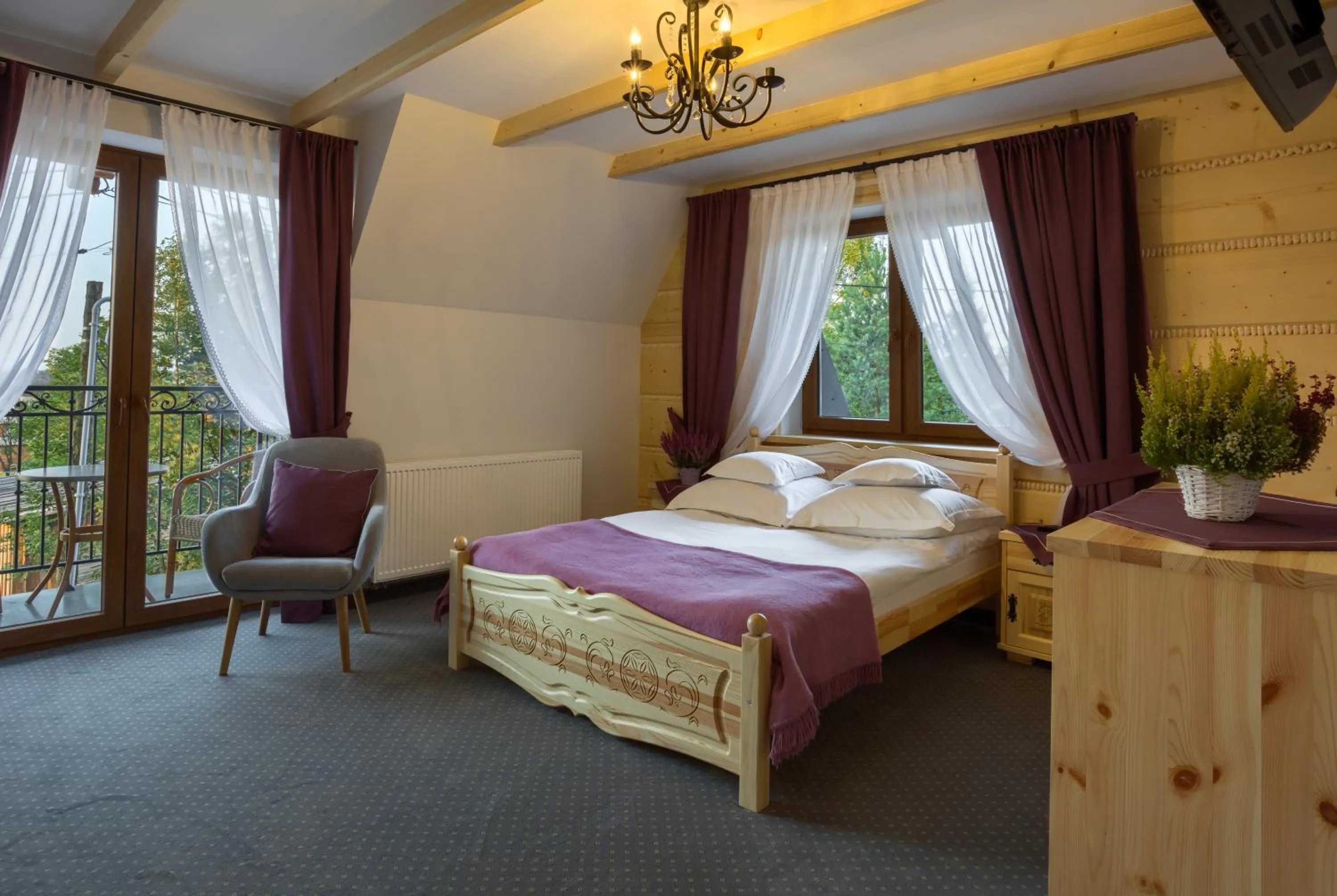 Balcony/Terrace, Bed in ECO Willa Grand Karpatia Ski&Wellness