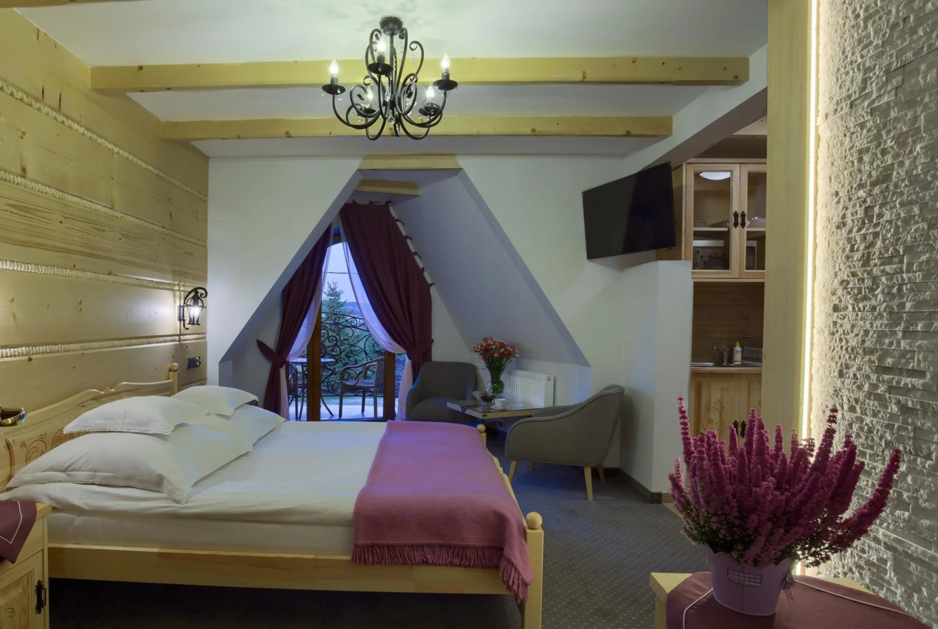 Bathroom, Bed in ECO Willa Grand Karpatia Ski&Wellness