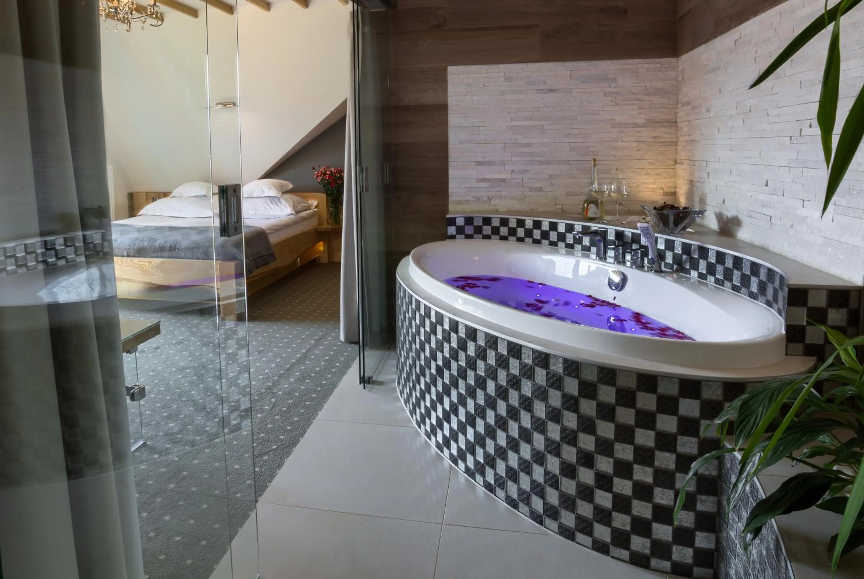 Bathroom, Bed in ECO Willa Grand Karpatia Ski&Wellness