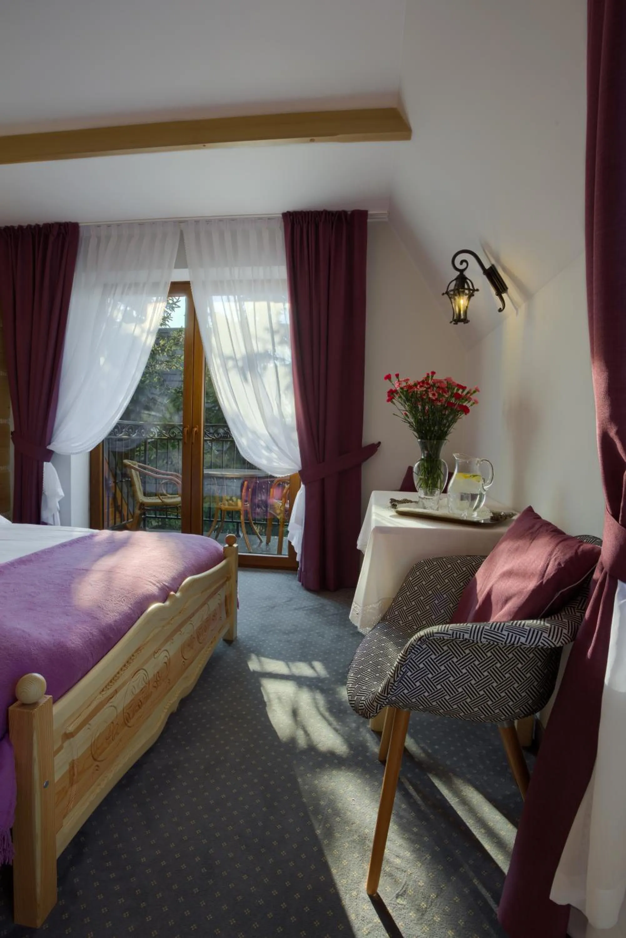 Seating area, Bed in ECO Willa Grand Karpatia Ski&Wellness