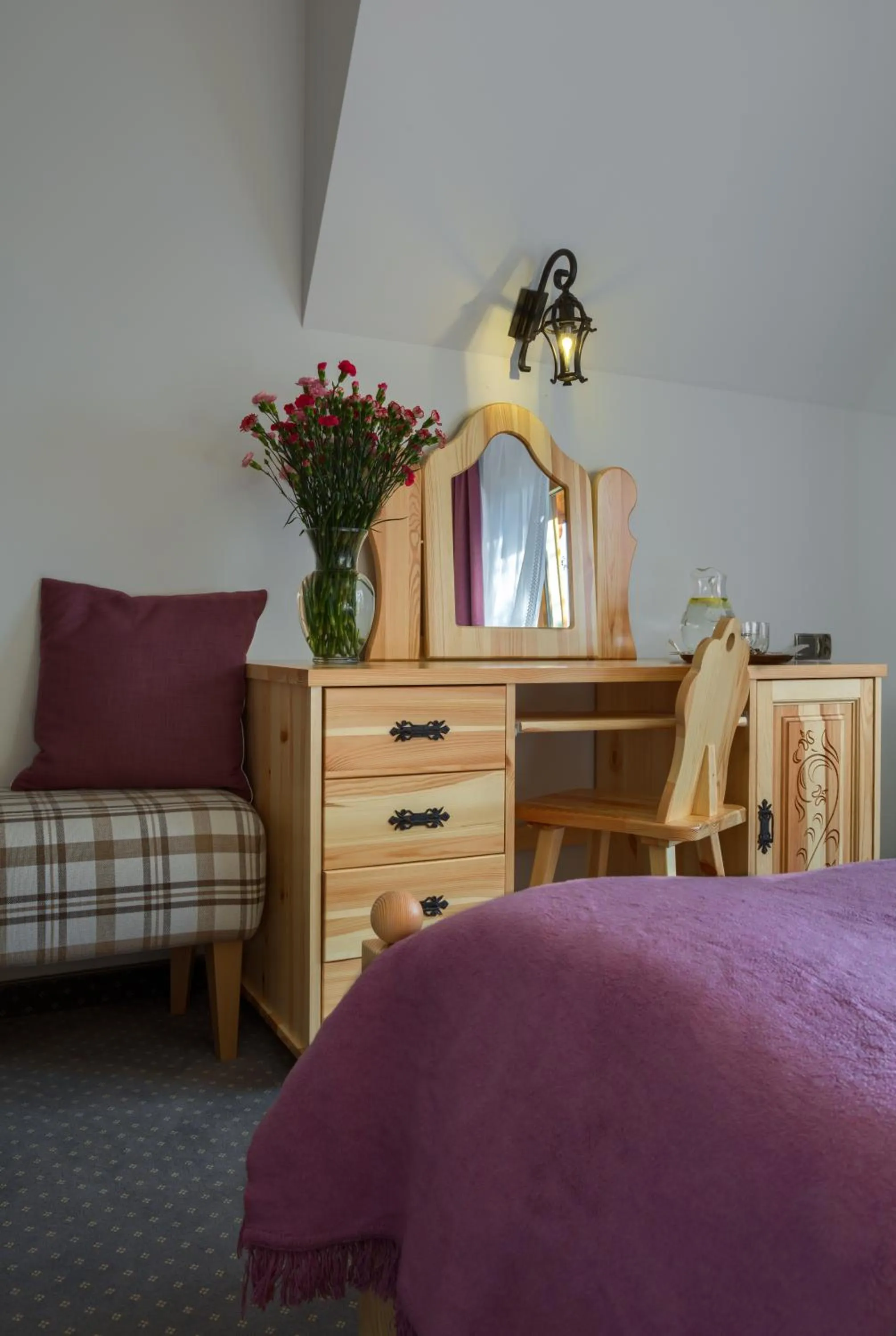 Seating area, Bed in ECO Willa Grand Karpatia Ski&Wellness