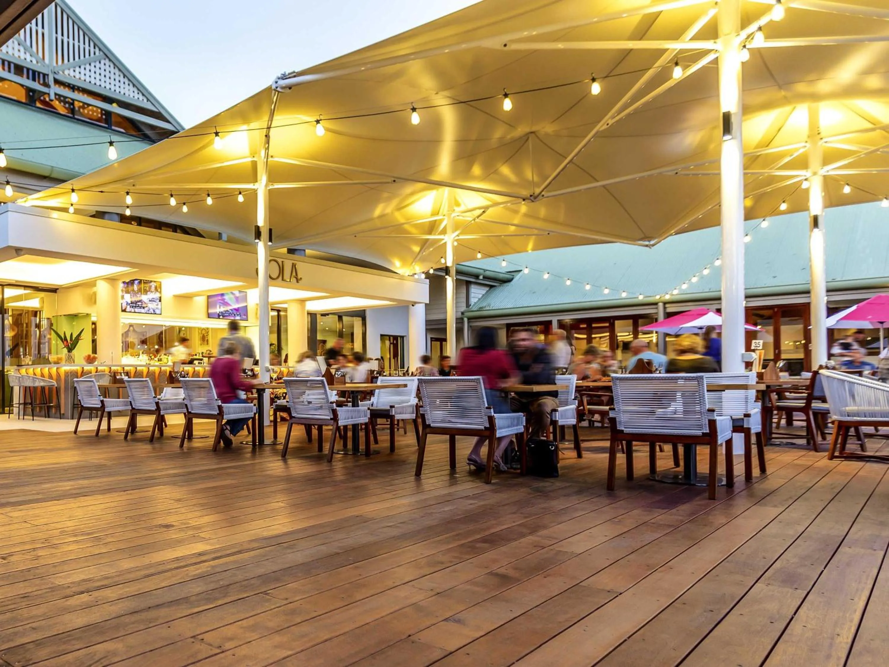 Restaurant/places to eat in Novotel Sunshine Coast Resort
