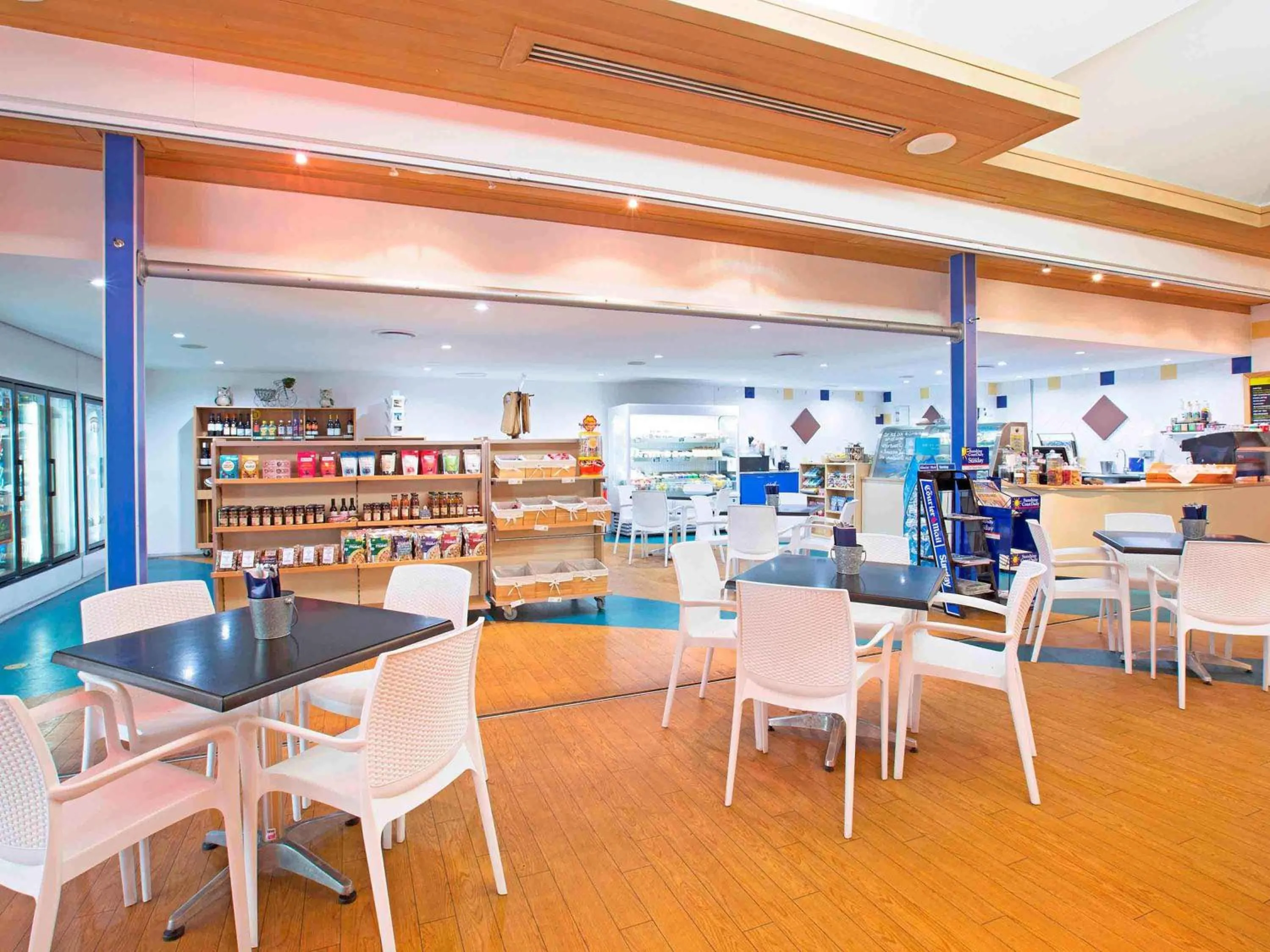 Restaurant/places to eat in Novotel Sunshine Coast Resort