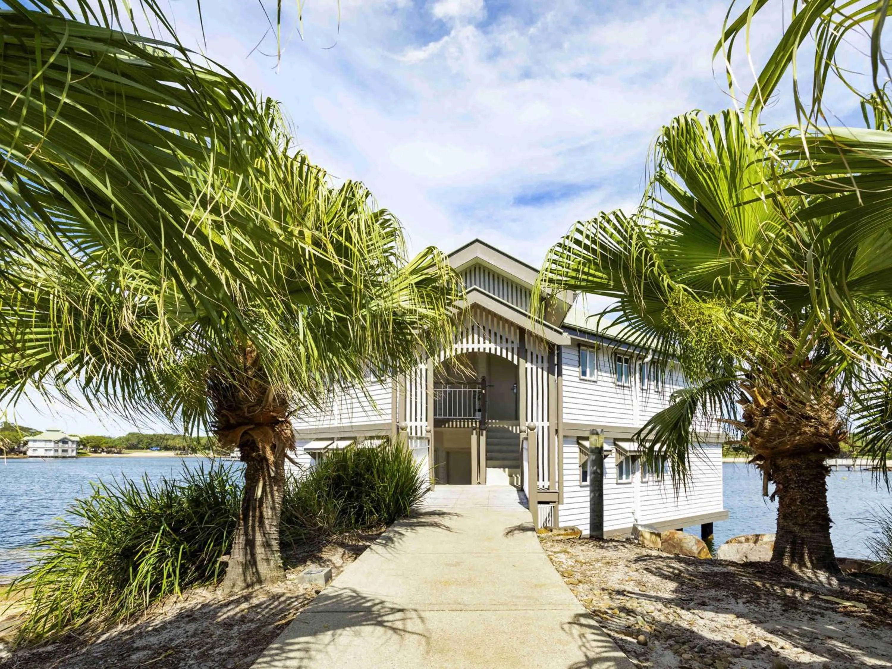 Bedroom in Novotel Sunshine Coast Resort