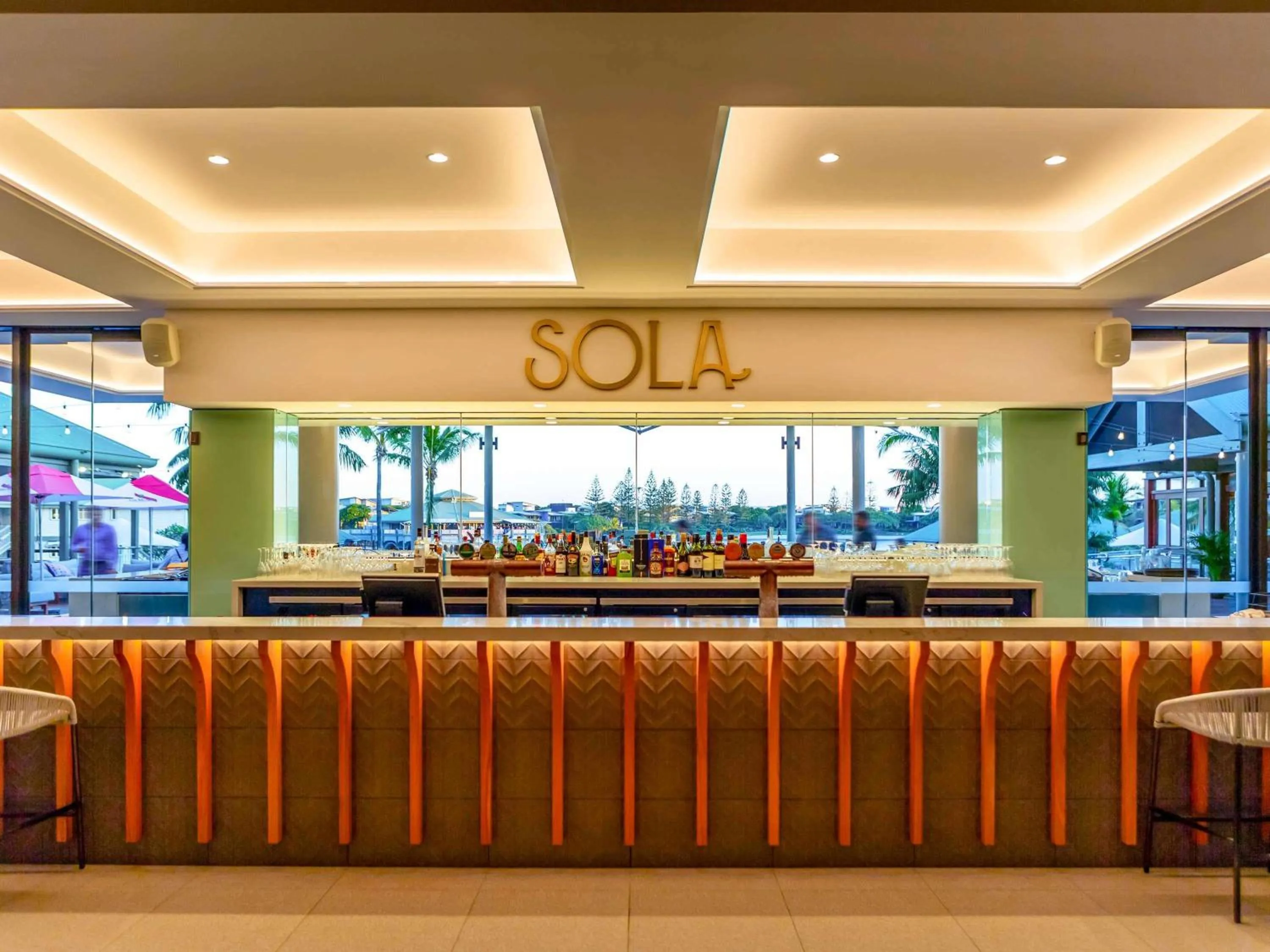 Lounge or bar in Novotel Sunshine Coast Resort