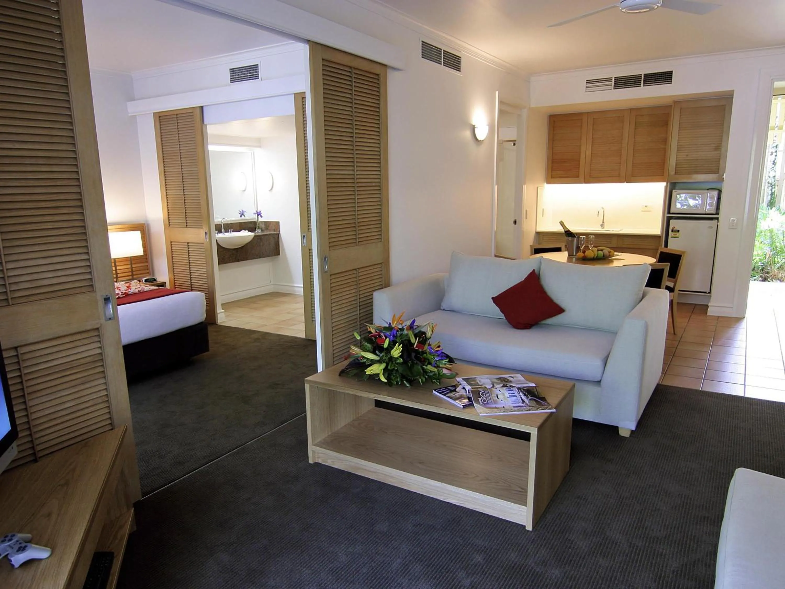 Bedroom, Bed in Novotel Sunshine Coast Resort