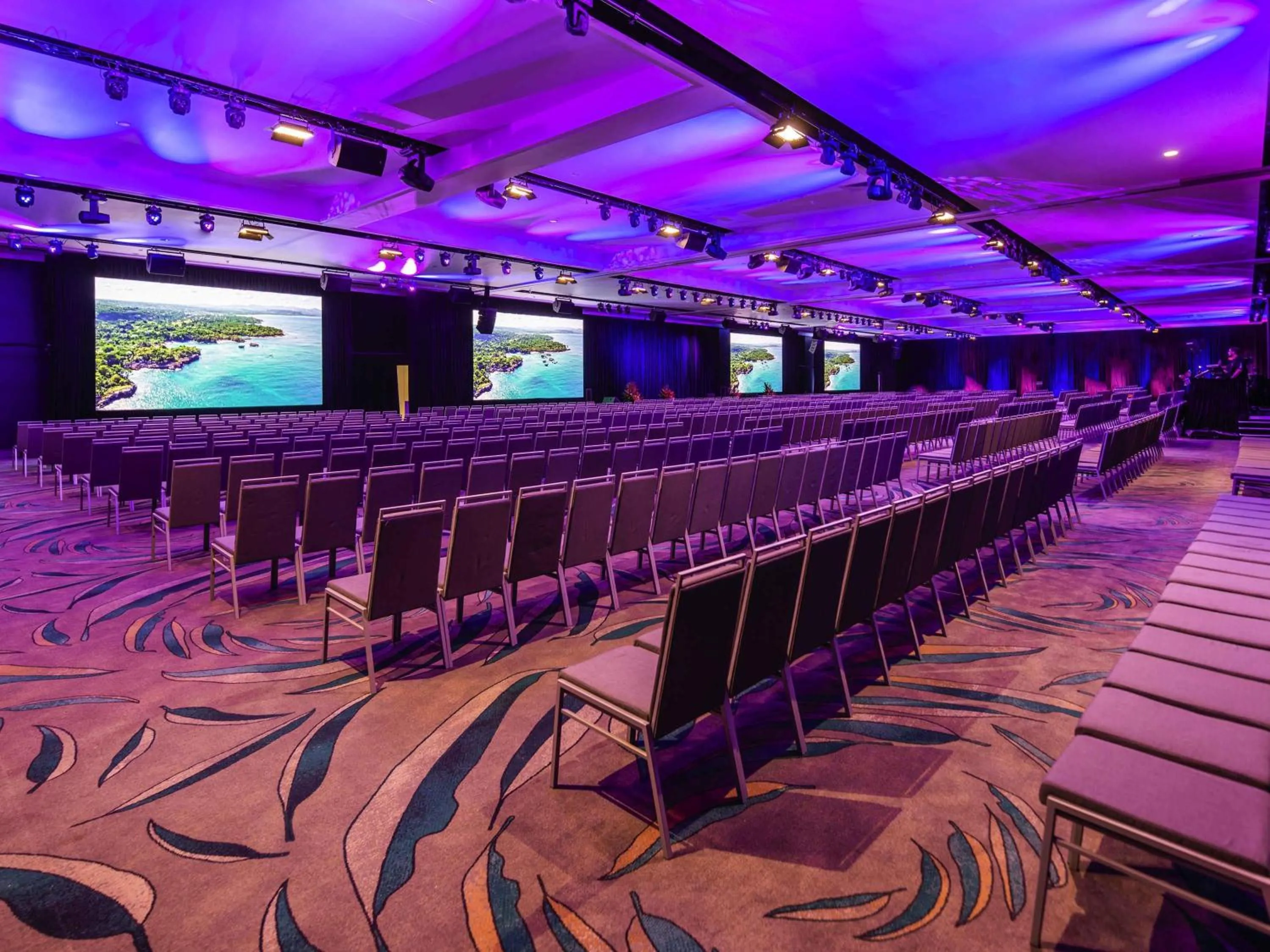 Meeting/conference room in Novotel Sunshine Coast Resort