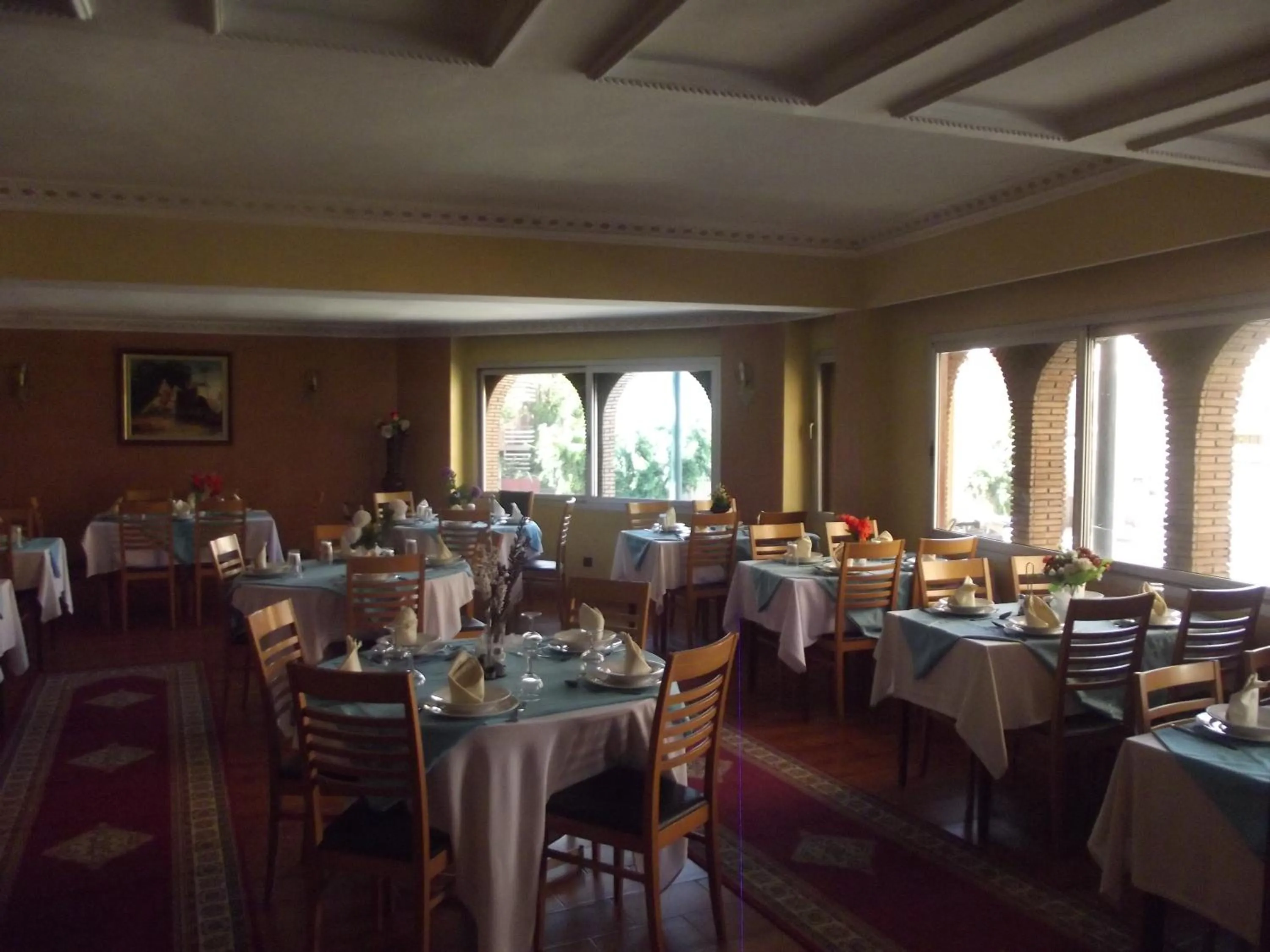 Restaurant/places to eat in Hotel Al Kabir