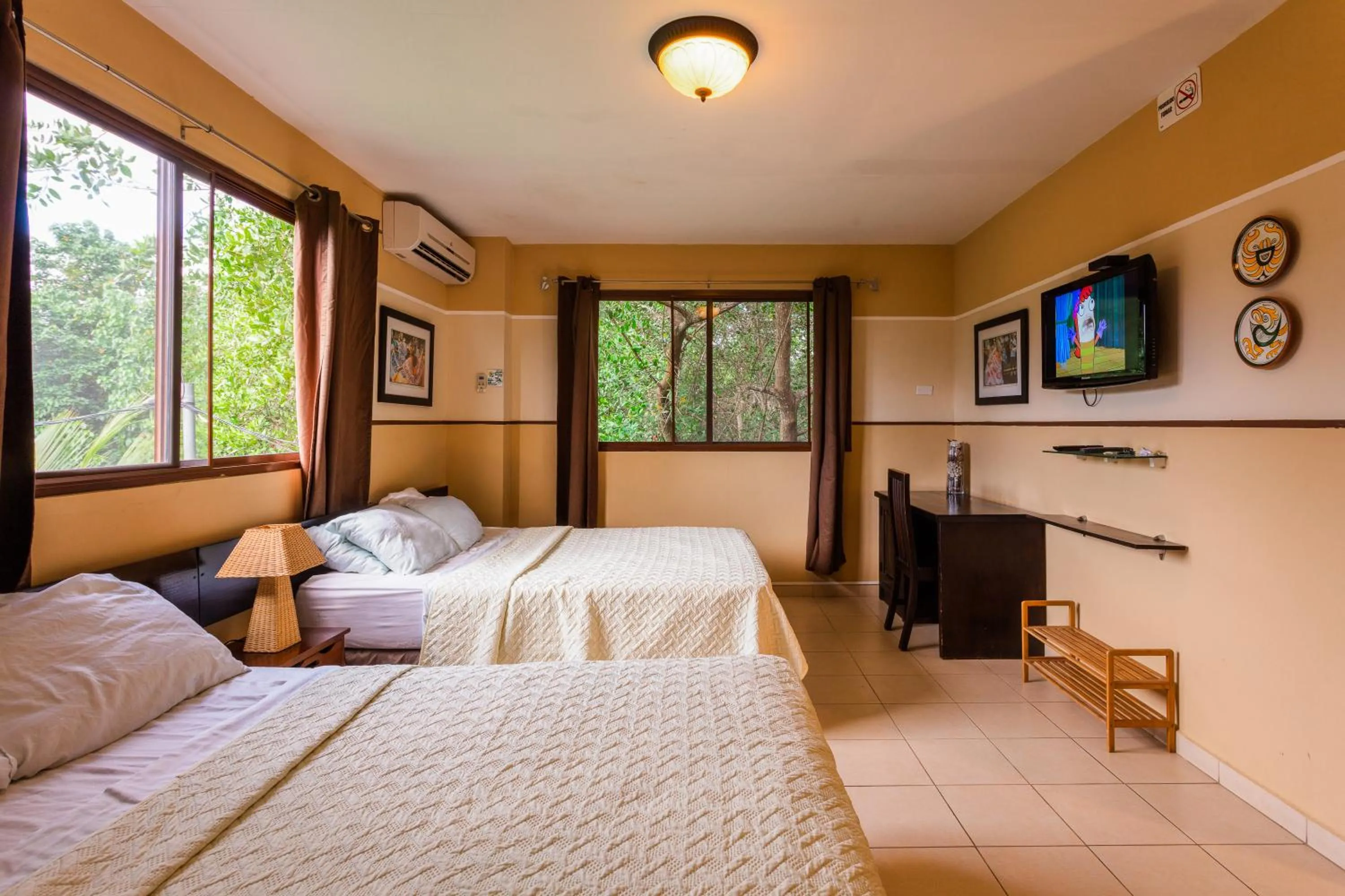 Property building, Bed in Manglar Lodge