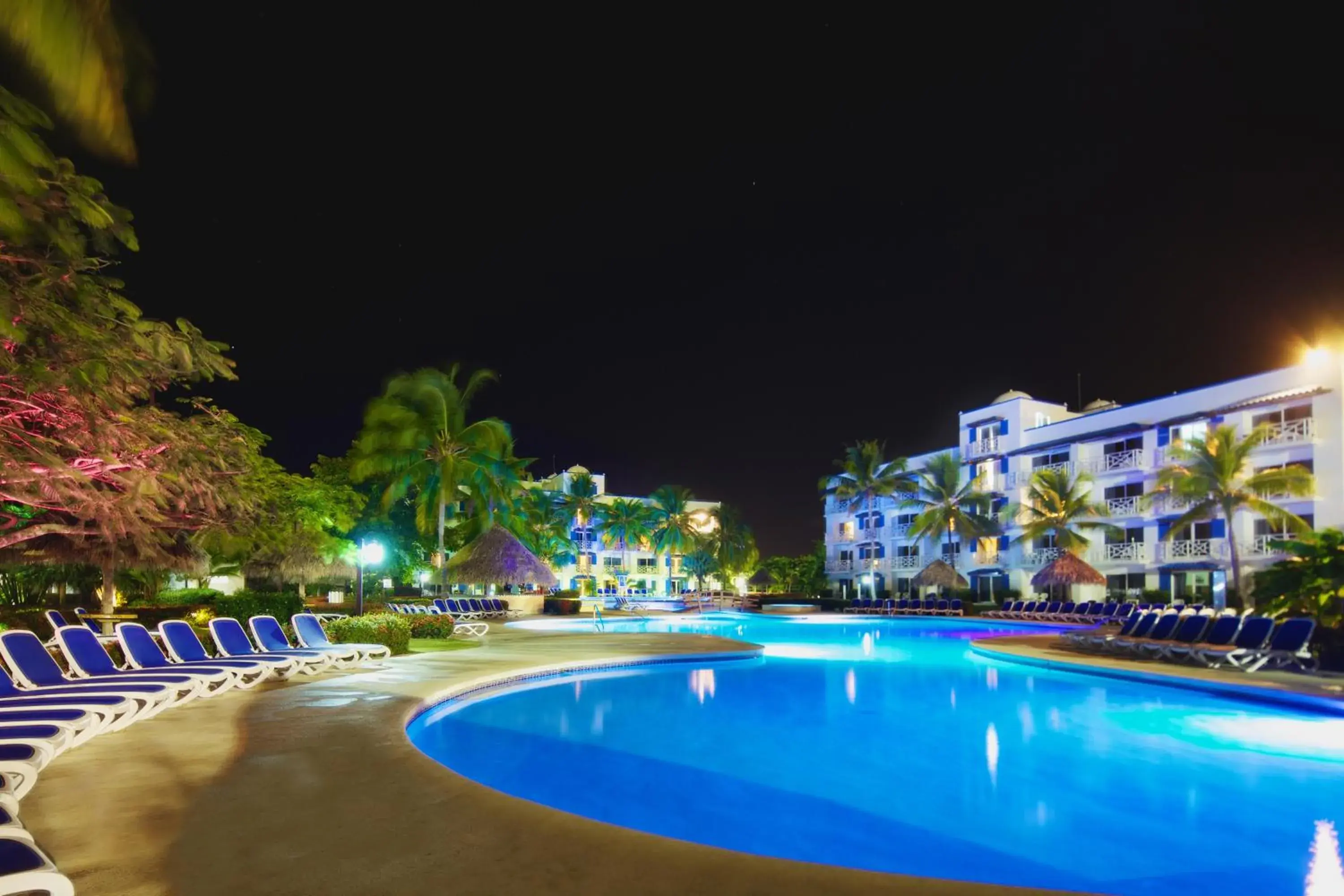 Swimming pool in Playa Blanca Beach Resort - All Inclusive Swimming pool in Playa Blanca Beach Resort - All Inclusive