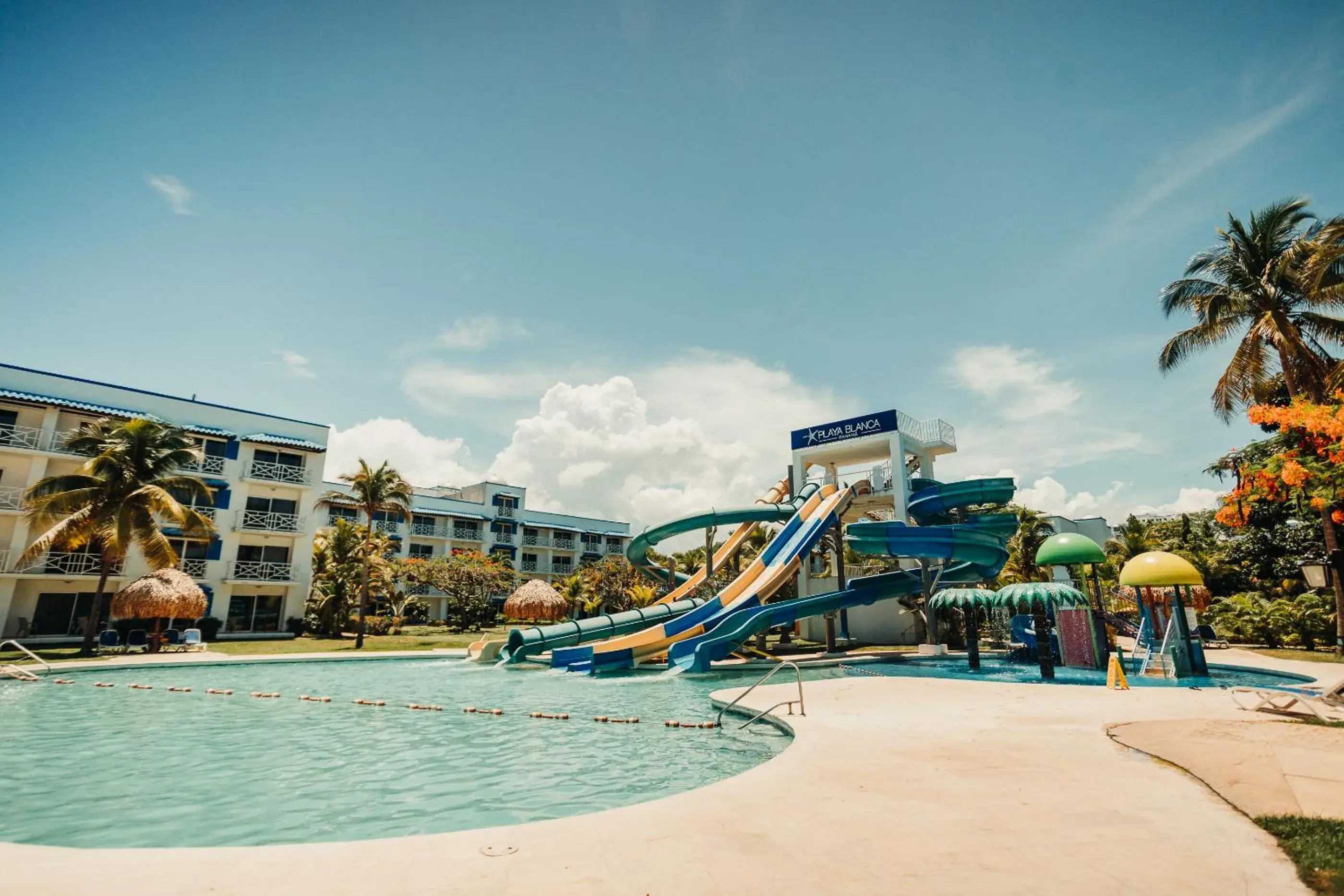 Swimming pool in Playa Blanca Beach Resort - All Inclusive Swimming pool in Playa Blanca Beach Resort - All Inclusive