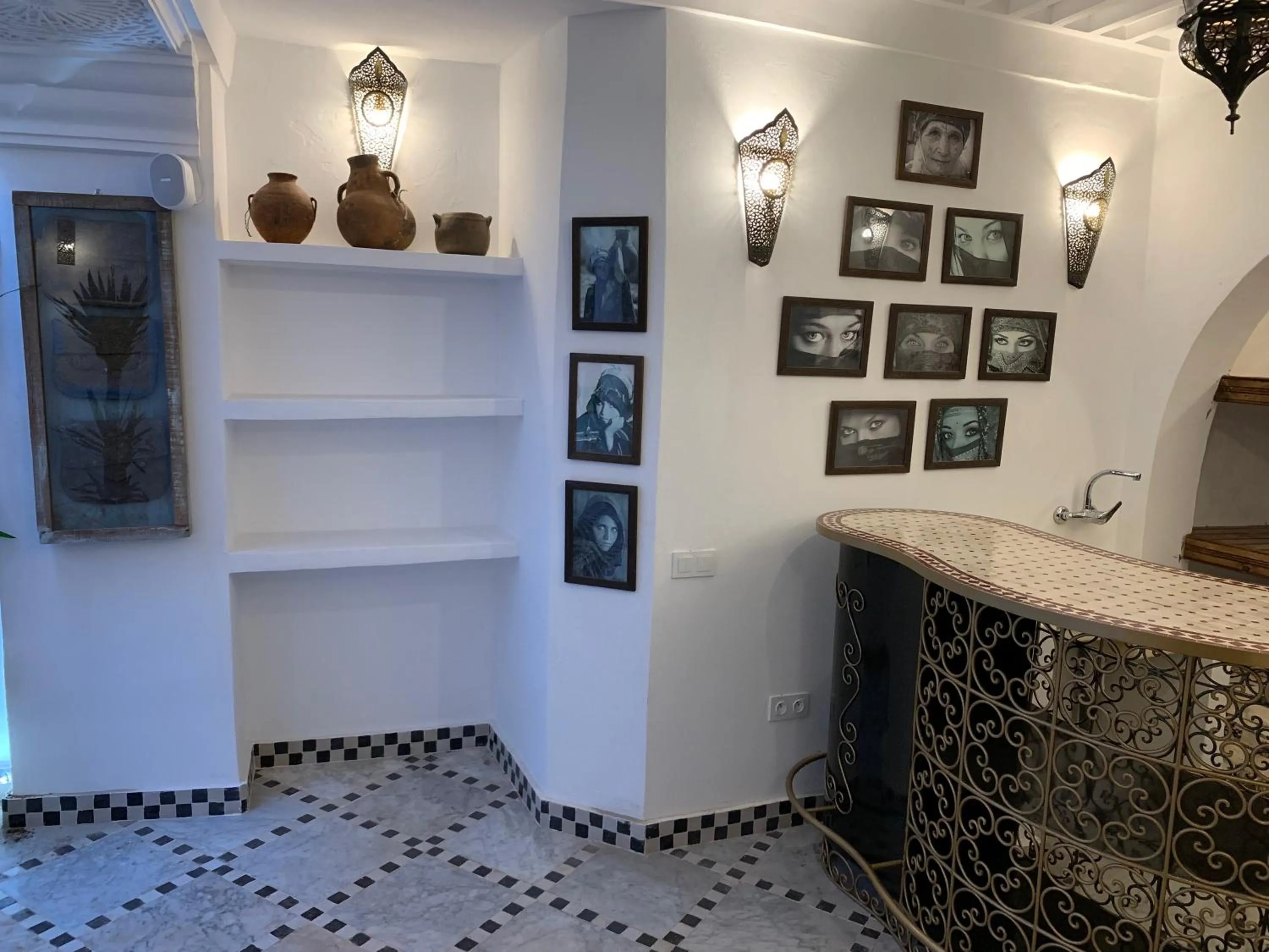 Lounge or bar in Riad Abaka hotel & boutique