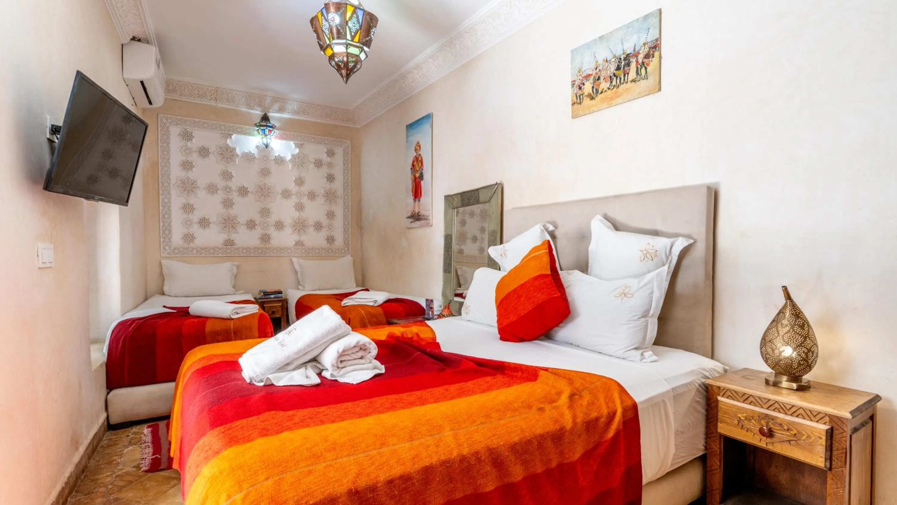 TV and multimedia, Bed in Riad Abaka hotel & boutique