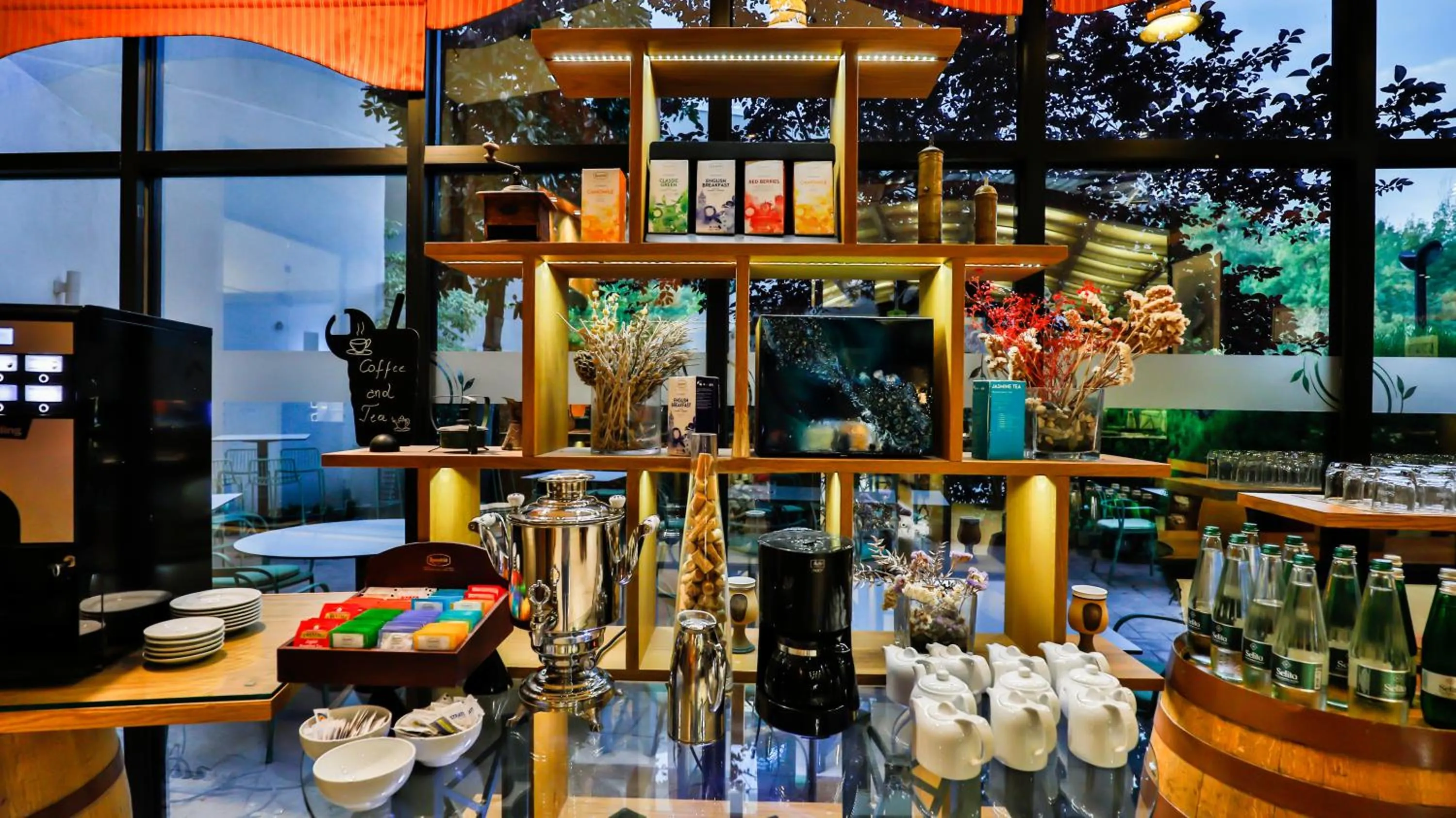 Restaurant/places to eat in Mak Albania Hotel