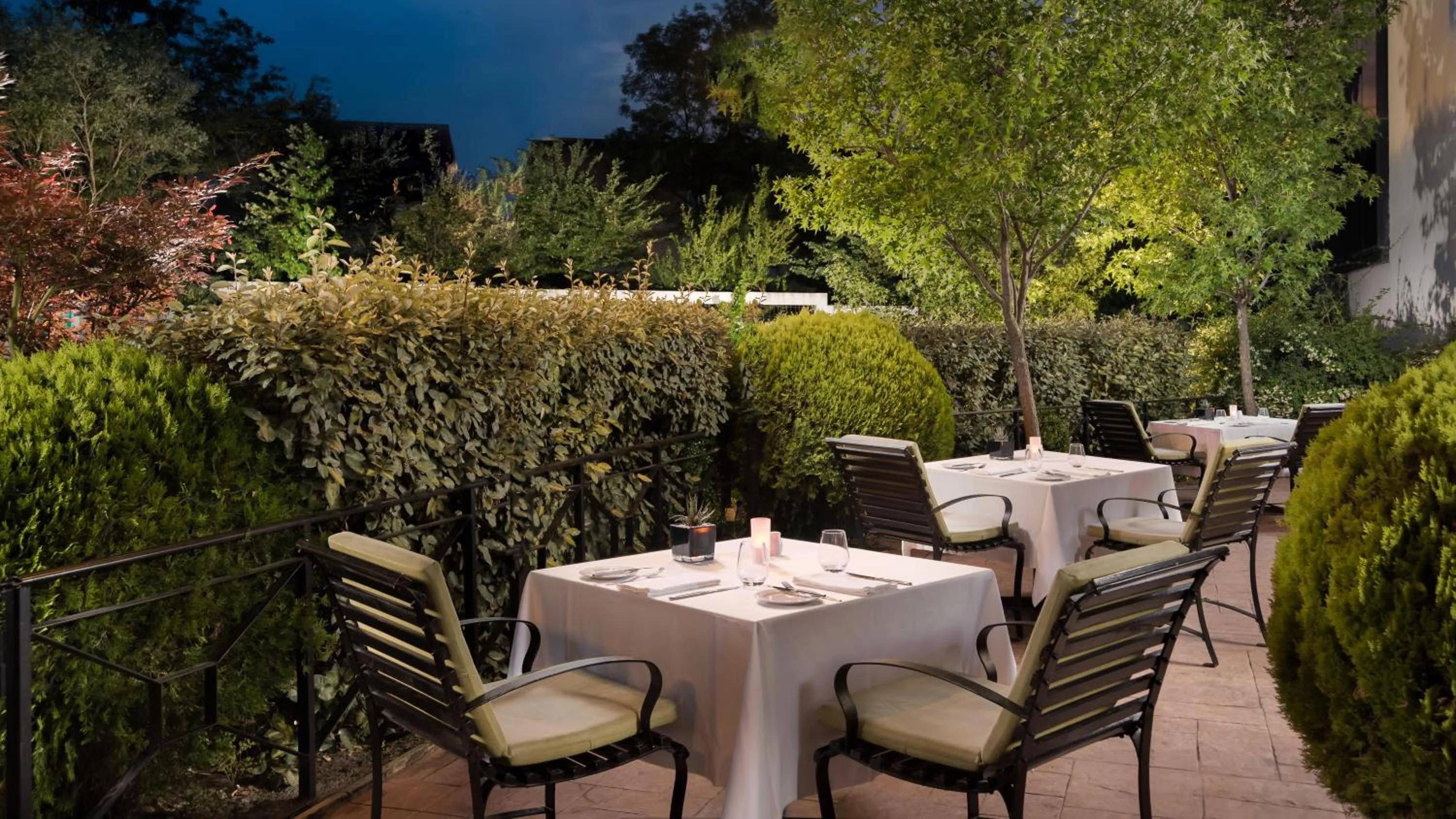 Restaurant/places to eat in Mak Albania Hotel