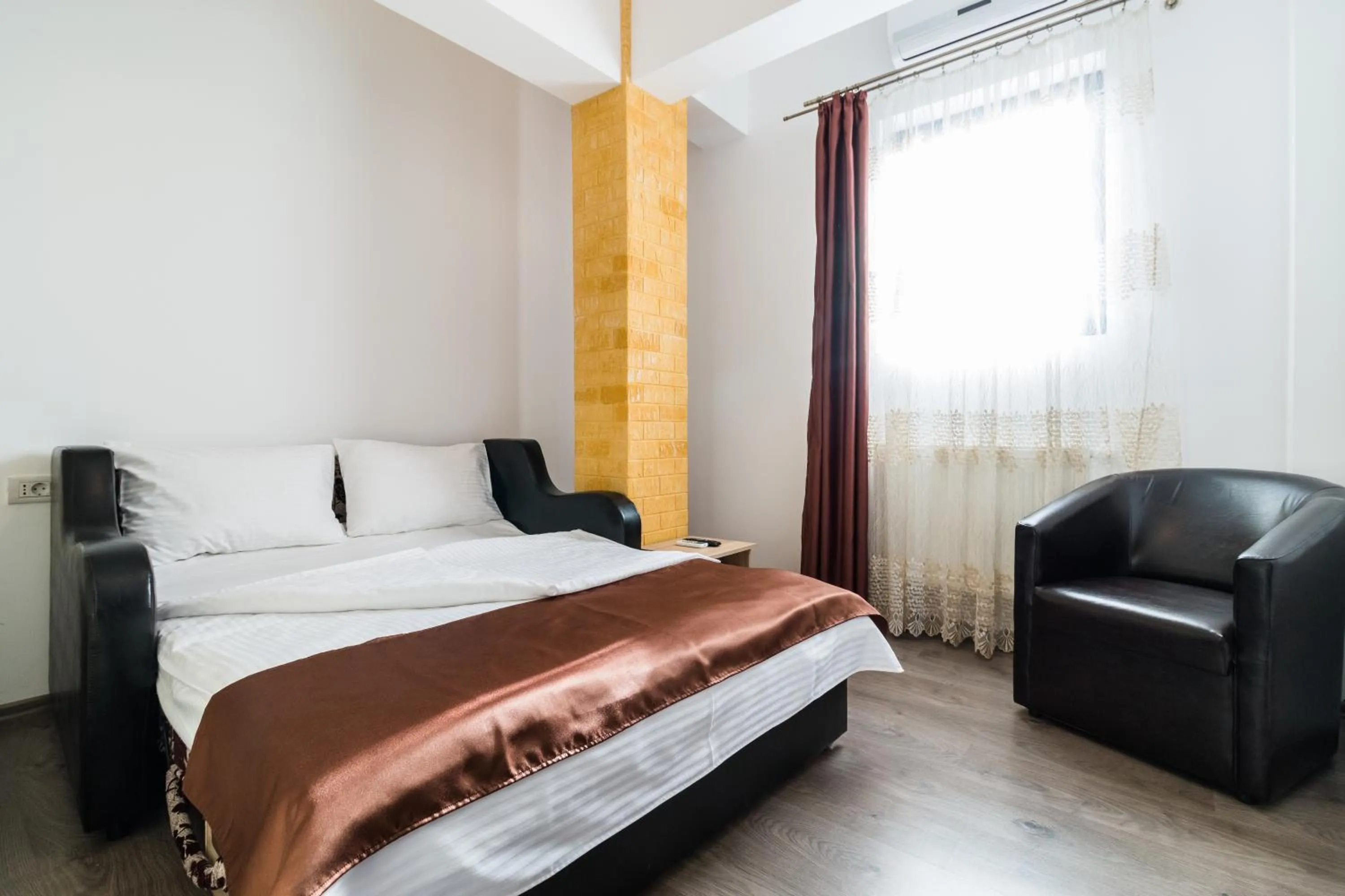 Living room, Bed in Hotel Restaurant Imperial