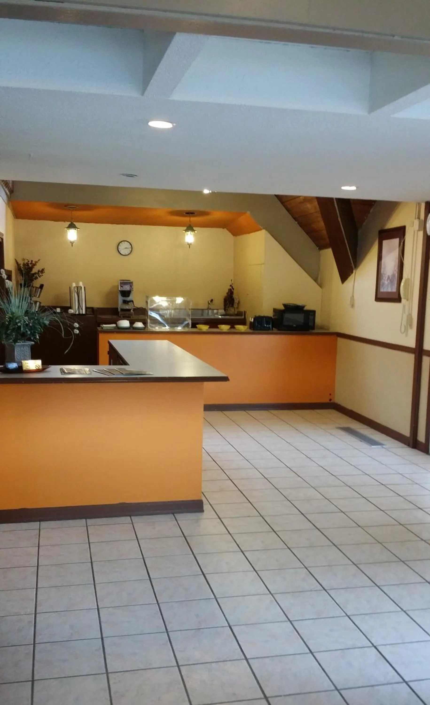 Communal lounge/ TV room in Red Carpet Inn