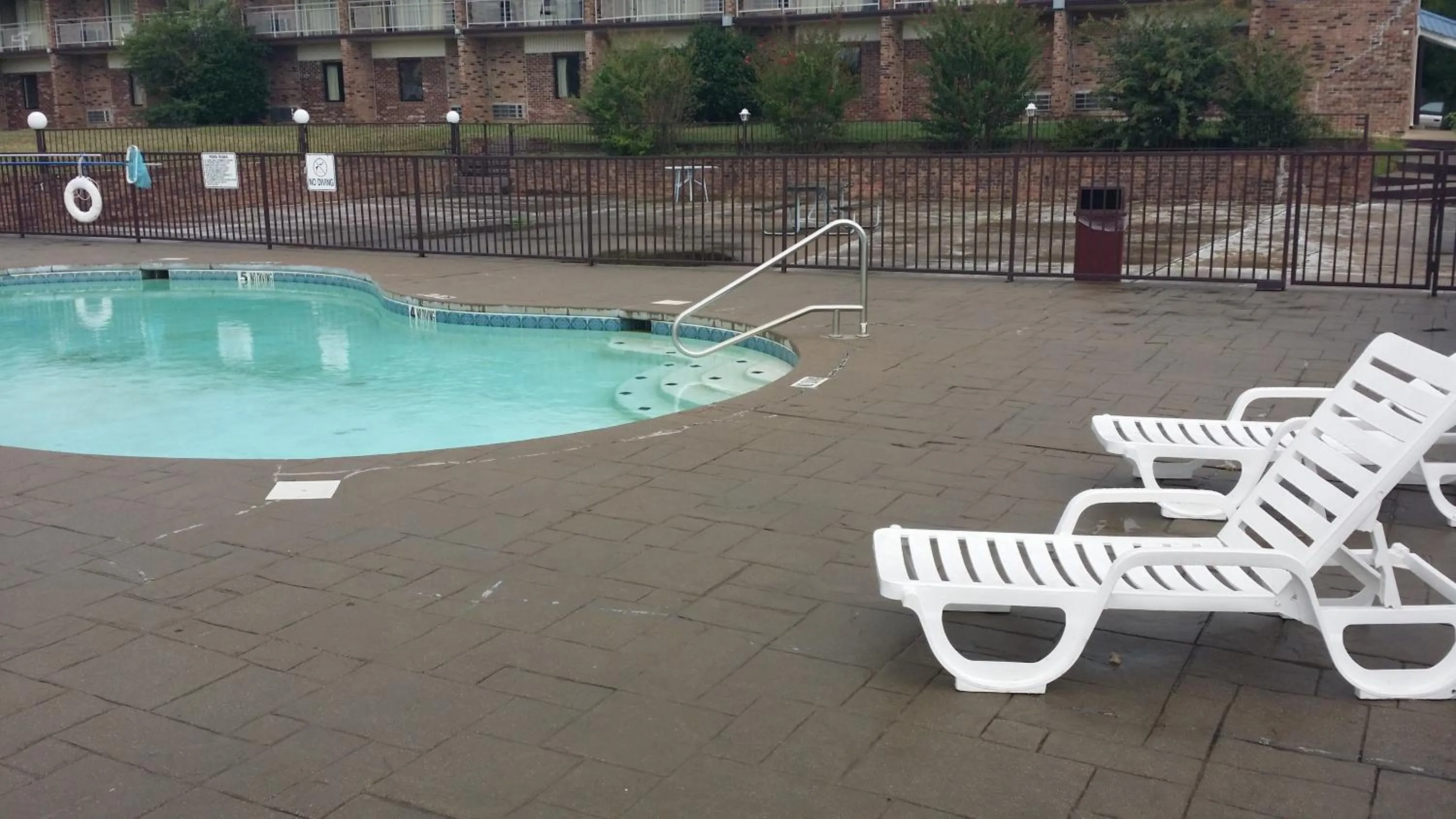 Day in Red Carpet Inn