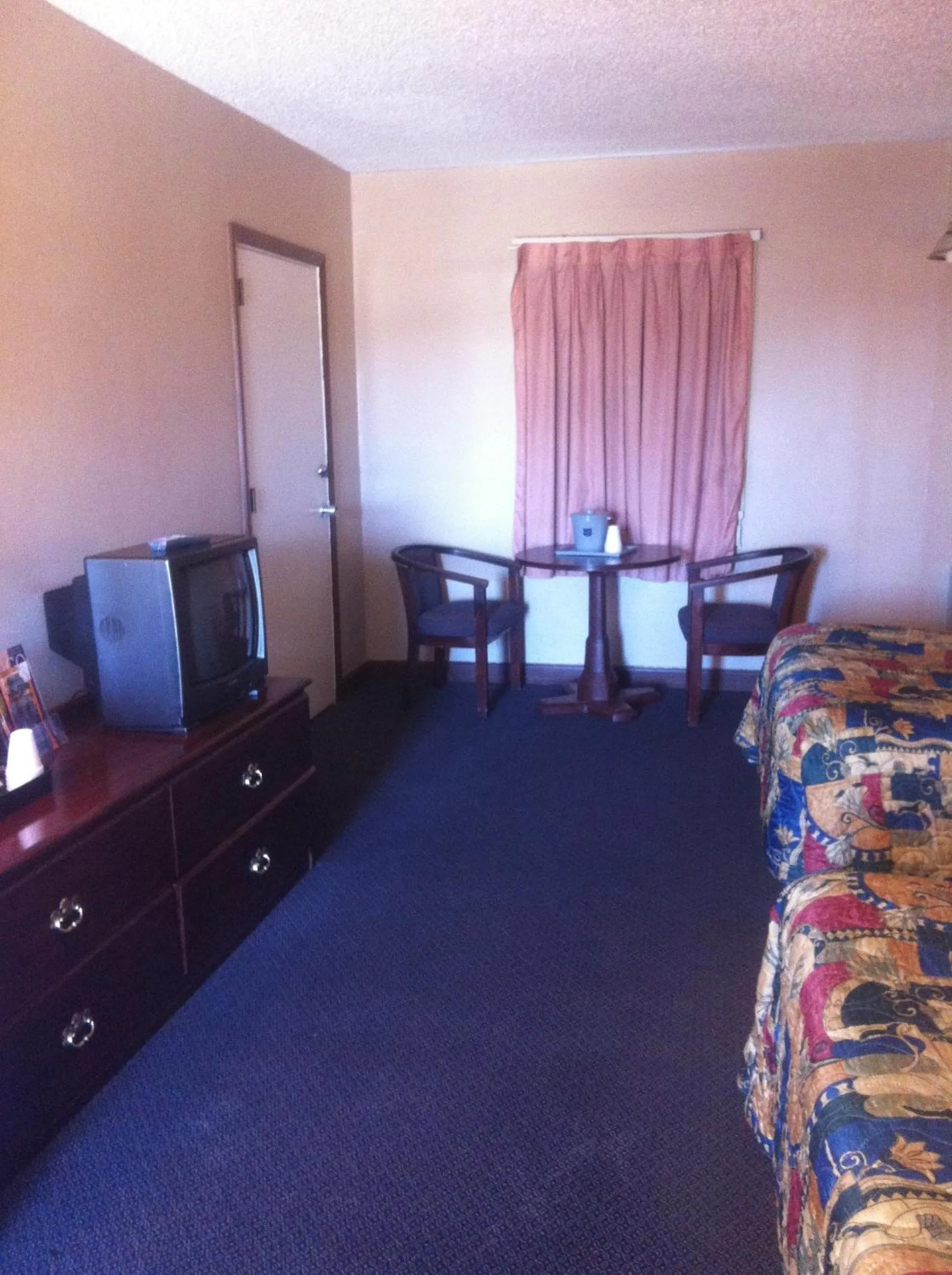 Bed in Red Carpet Inn