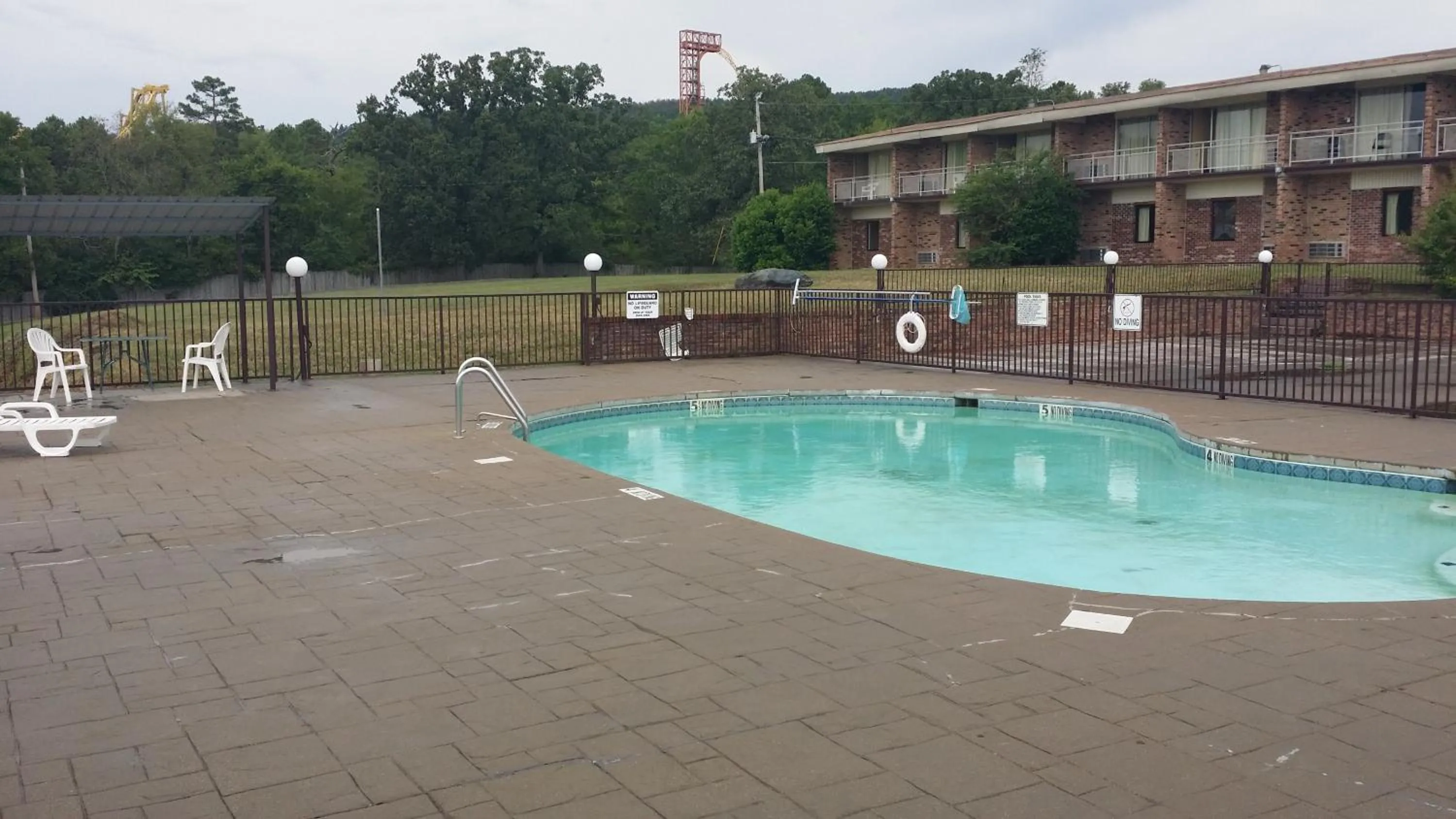 Swimming pool in Red Carpet Inn