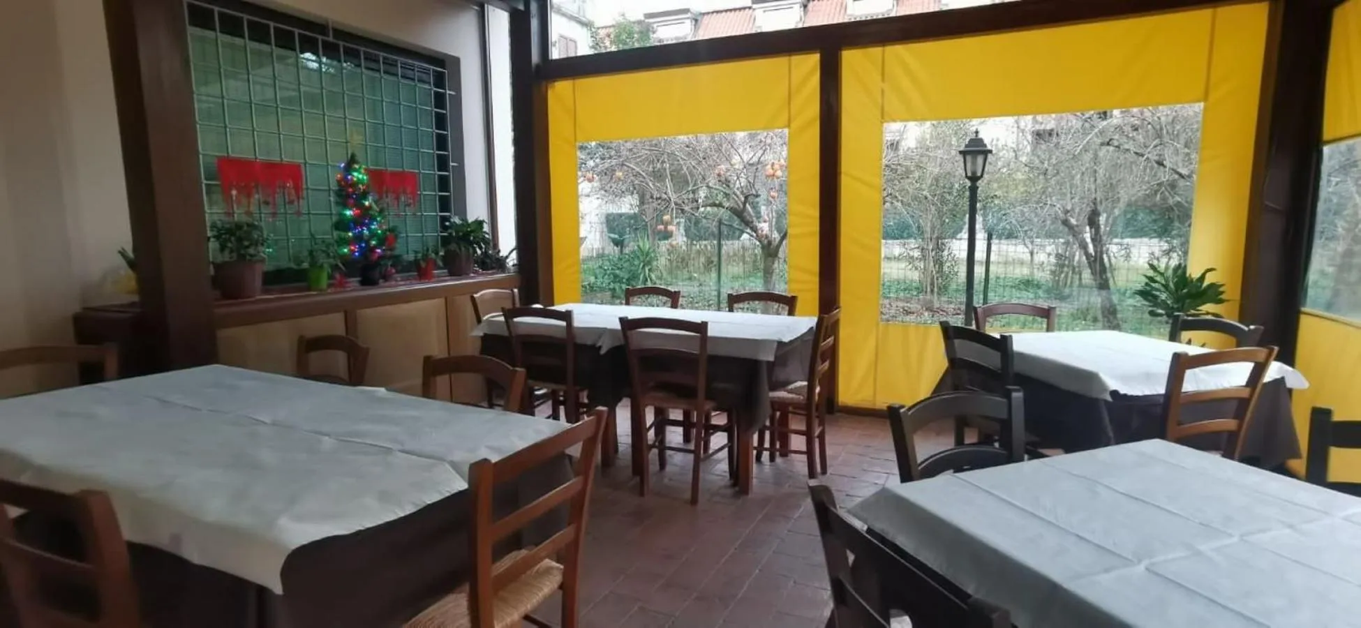 Lounge or bar in Hotel Edelweiss