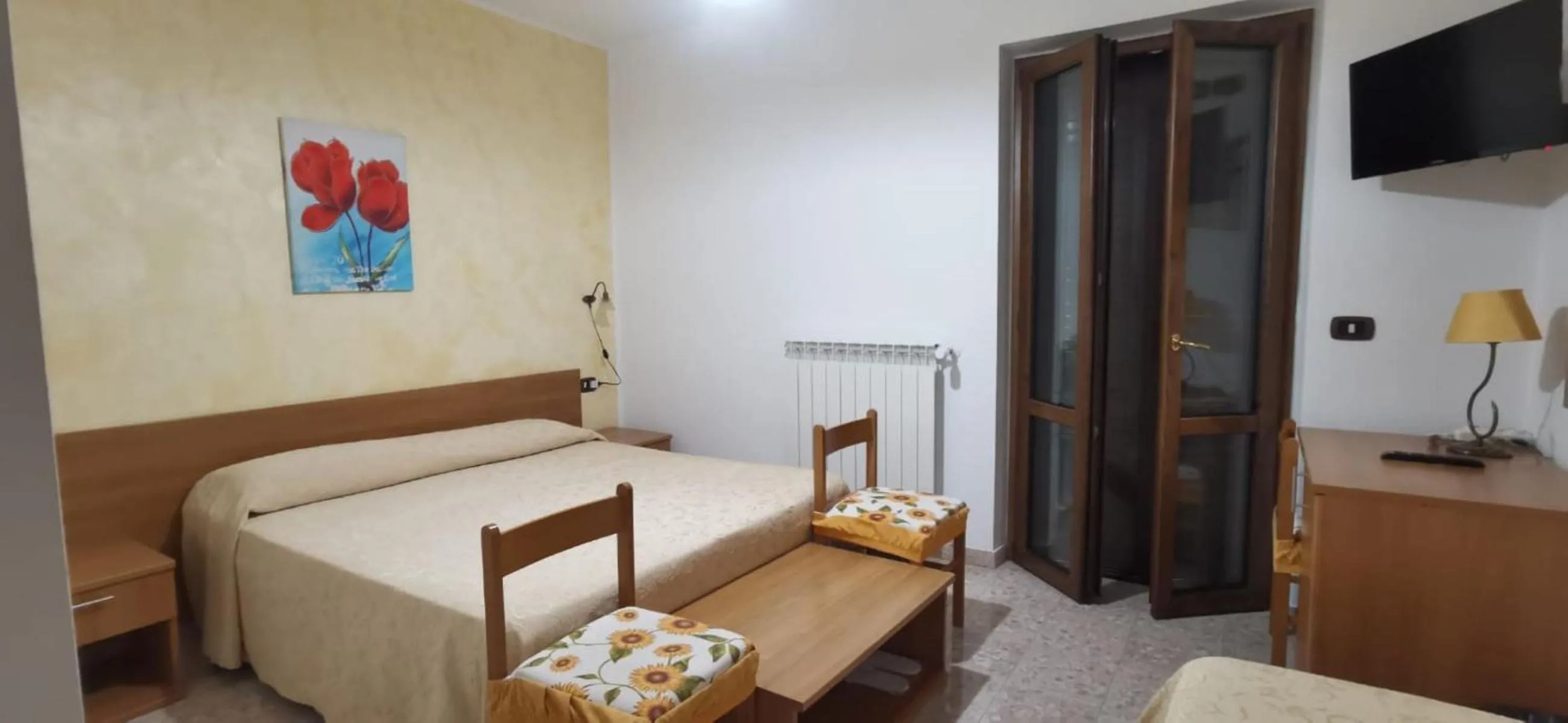 Bedroom, Bed in Hotel Edelweiss