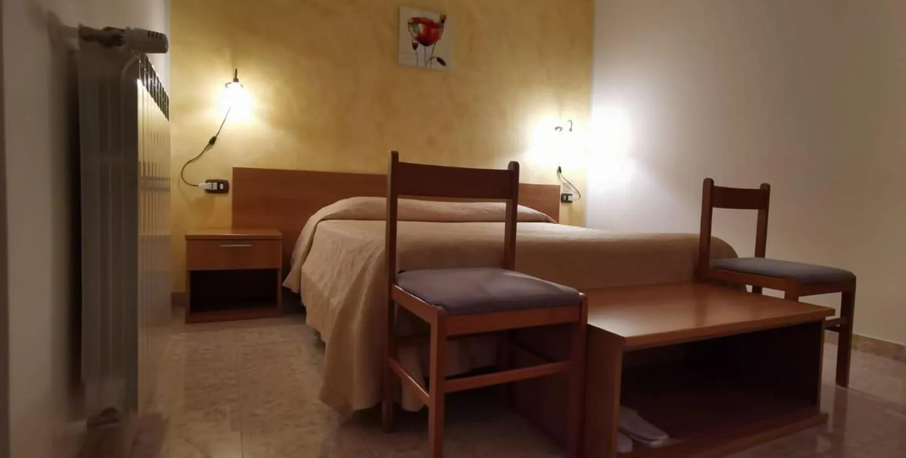 Bedroom, Bed in Hotel Edelweiss