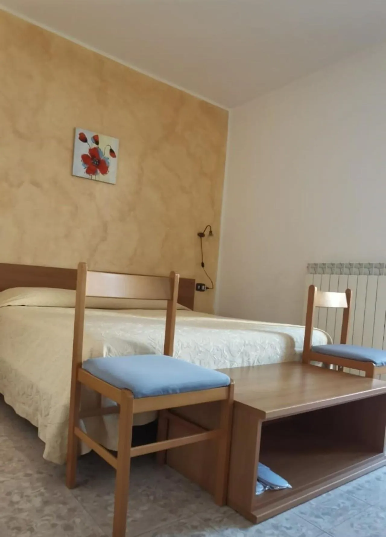 Bedroom, Bed in Hotel Edelweiss