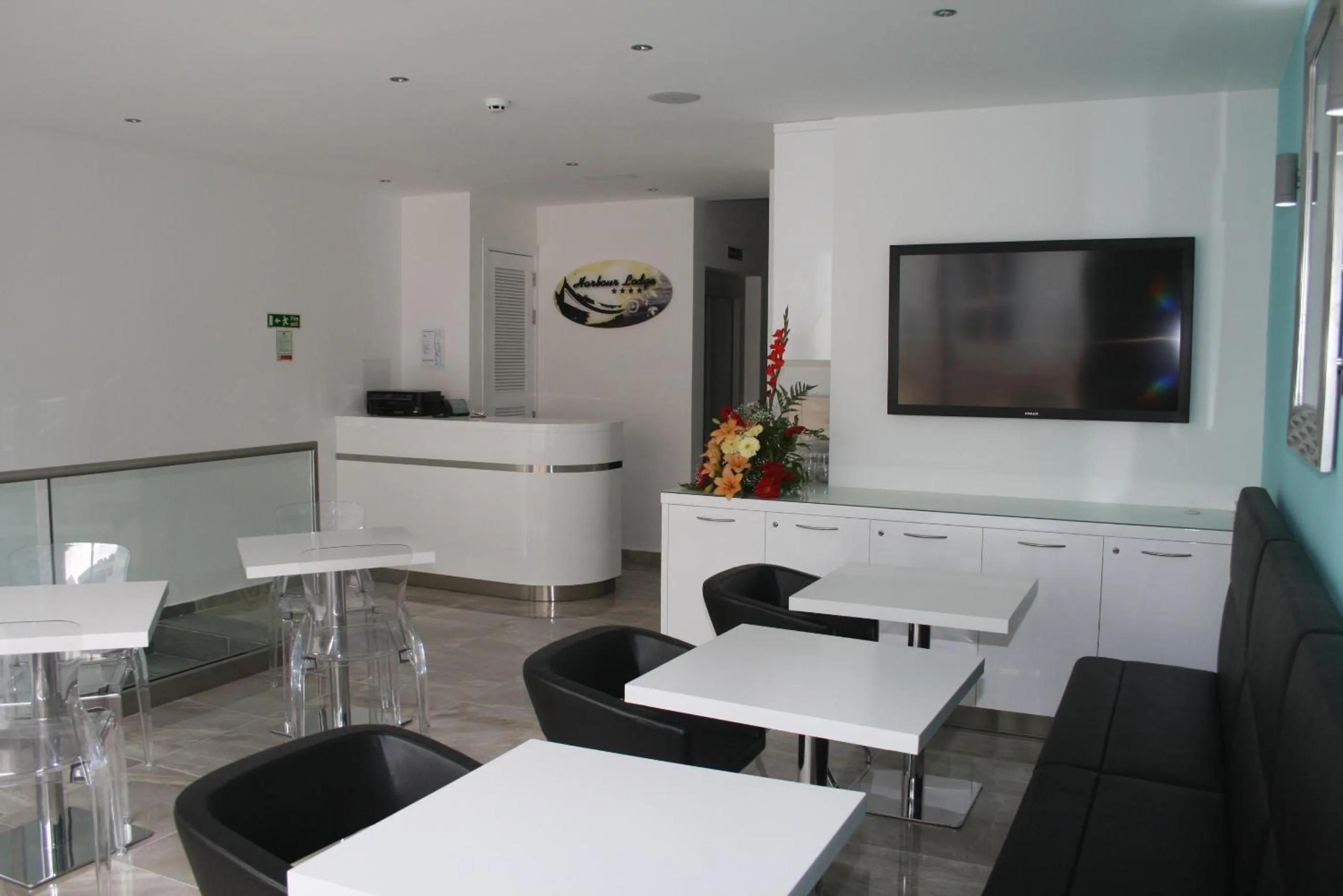 Restaurant/places to eat in Harbour Lodge