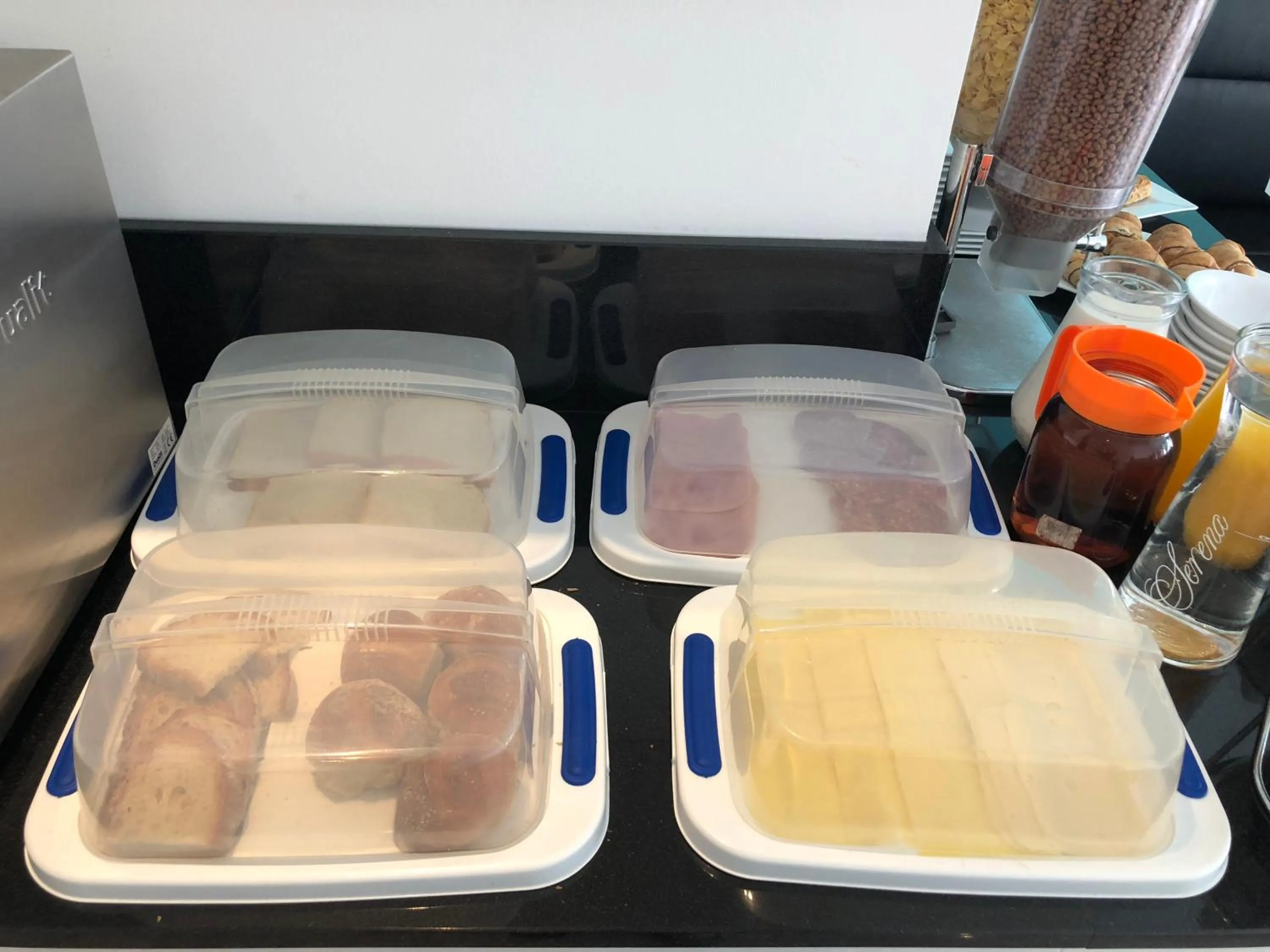 Breakfast in Harbour Lodge