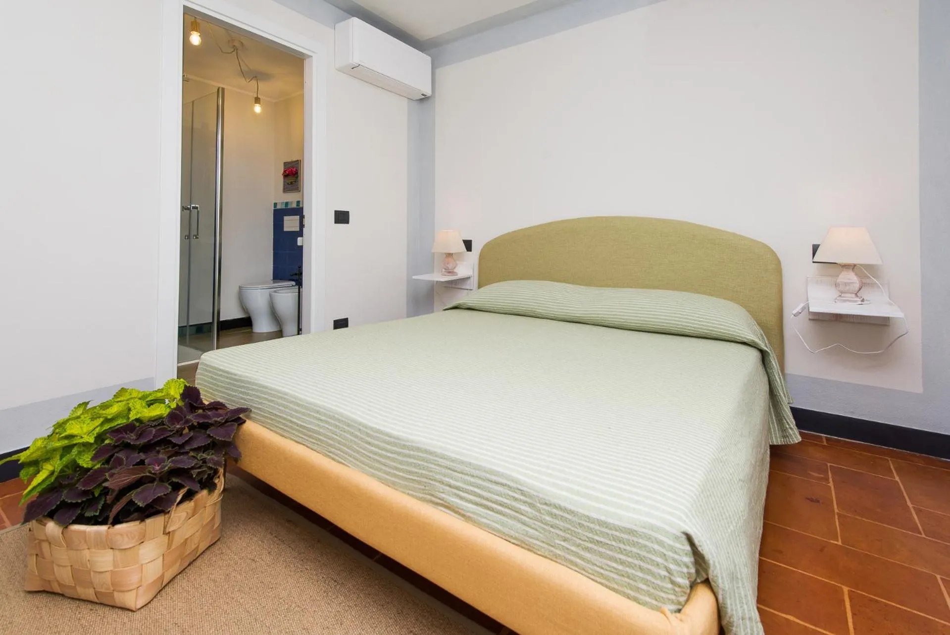 Photo of the whole room, Bed in Olivenere agriturismo