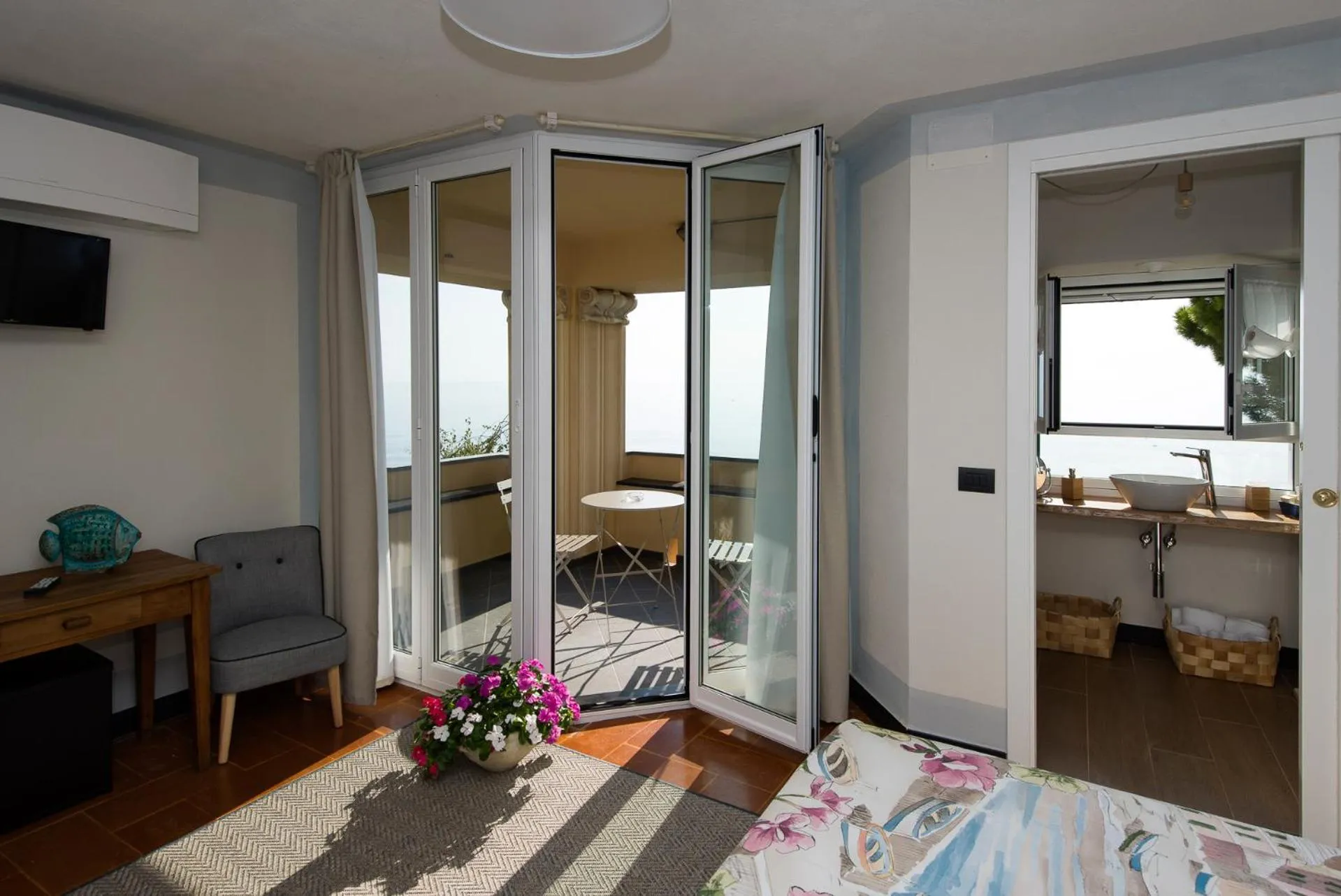 Photo of the whole room, Bed in Olivenere agriturismo