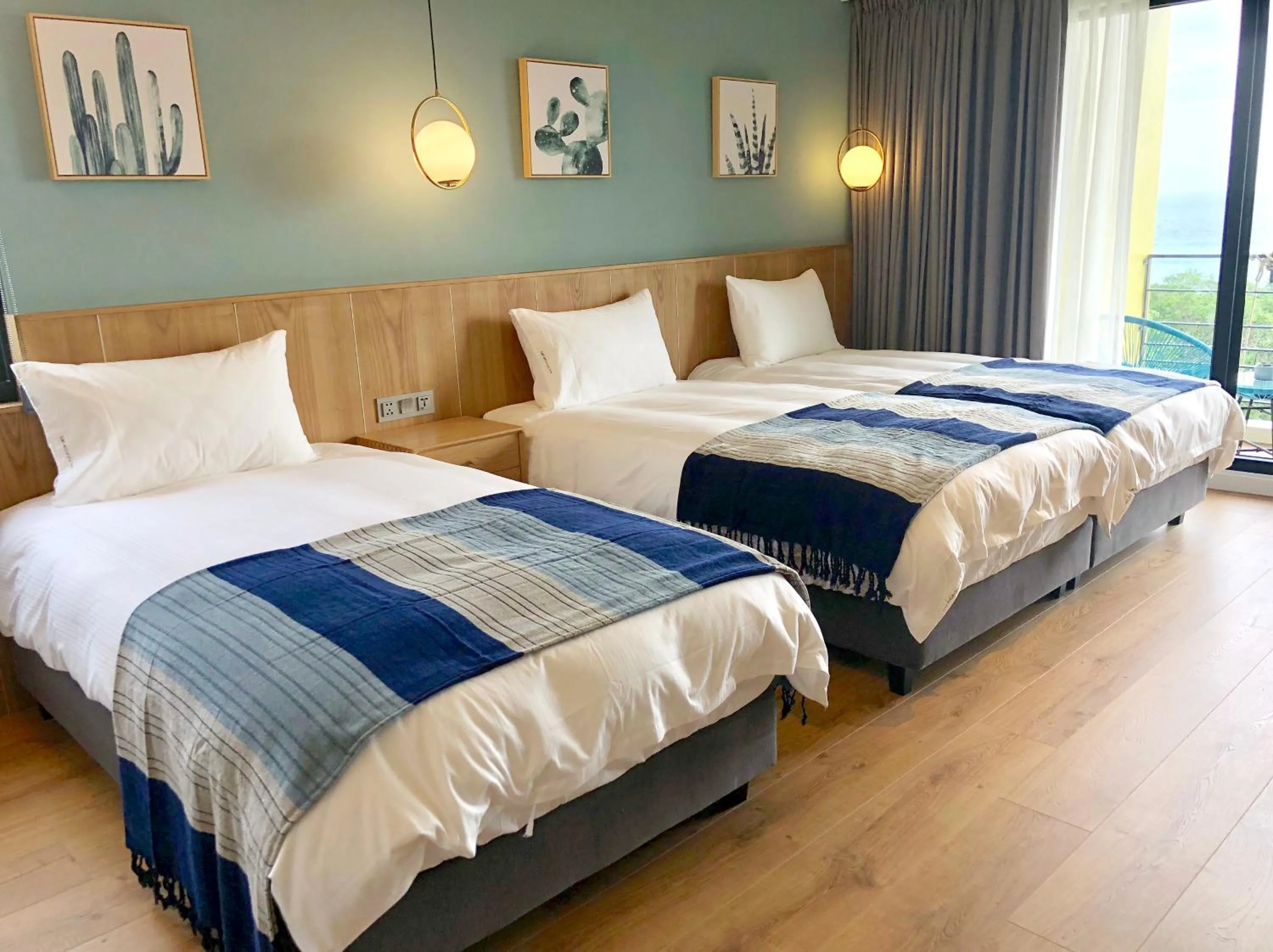 Balcony/Terrace, Bed in Hotel Everyday Life