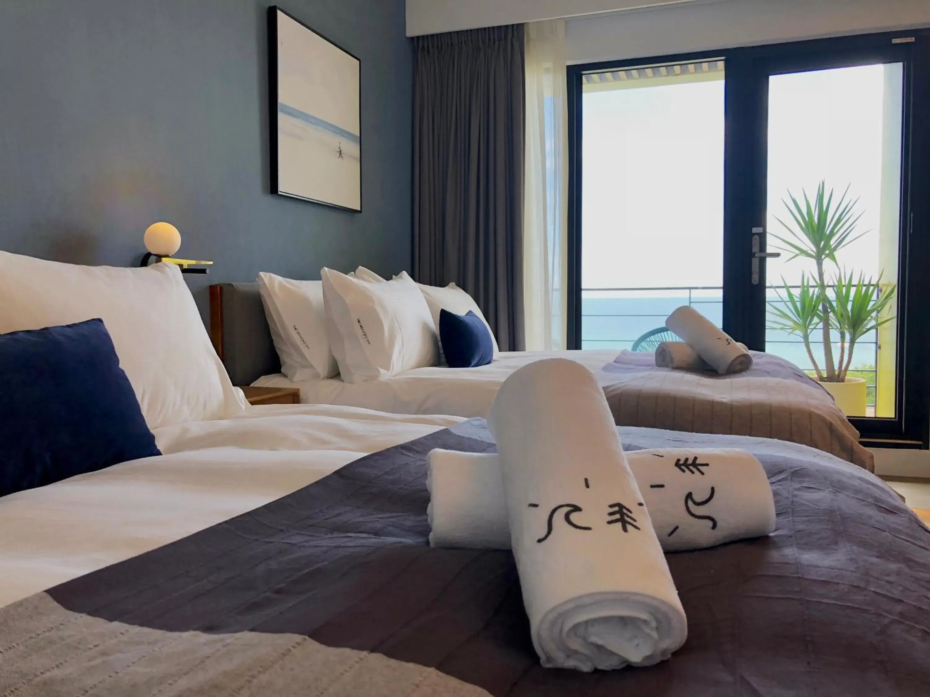 Balcony/Terrace, Bed in Hotel Everyday Life Balcony/Terrace, Bed in Hotel Everyday Life