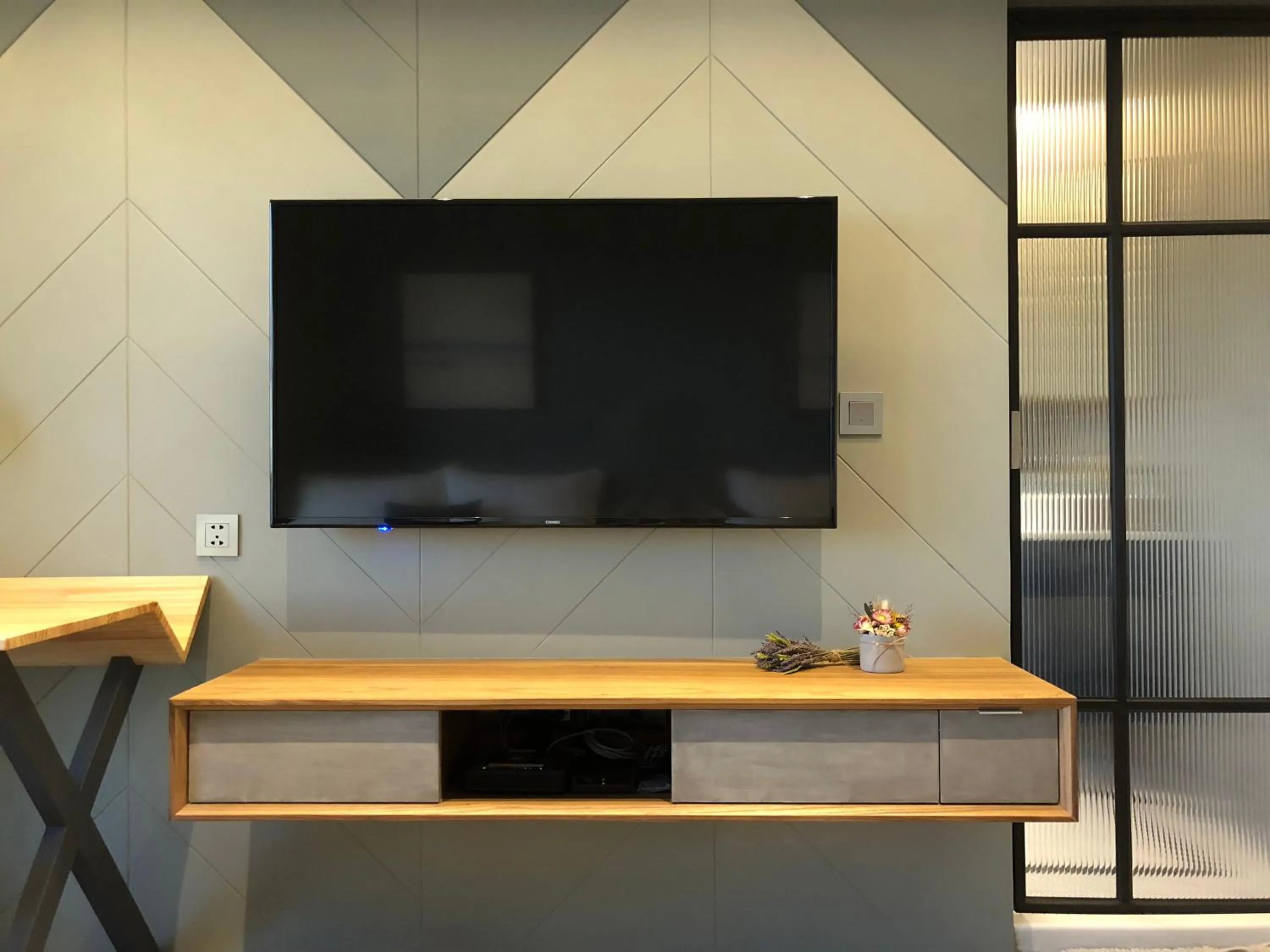 TV and multimedia in Hotel Everyday Life