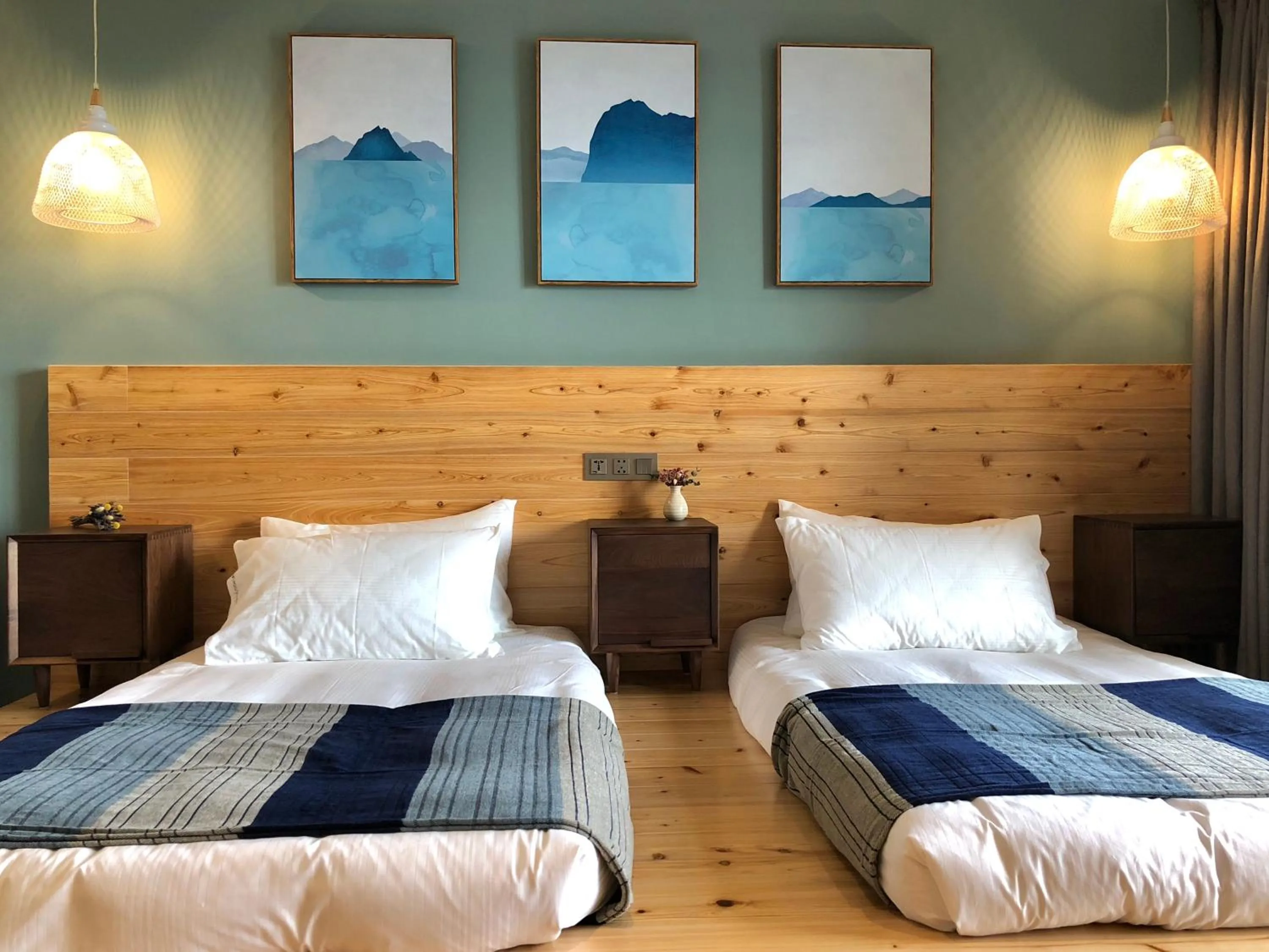 Mountain view, Bed in Hotel Everyday Life