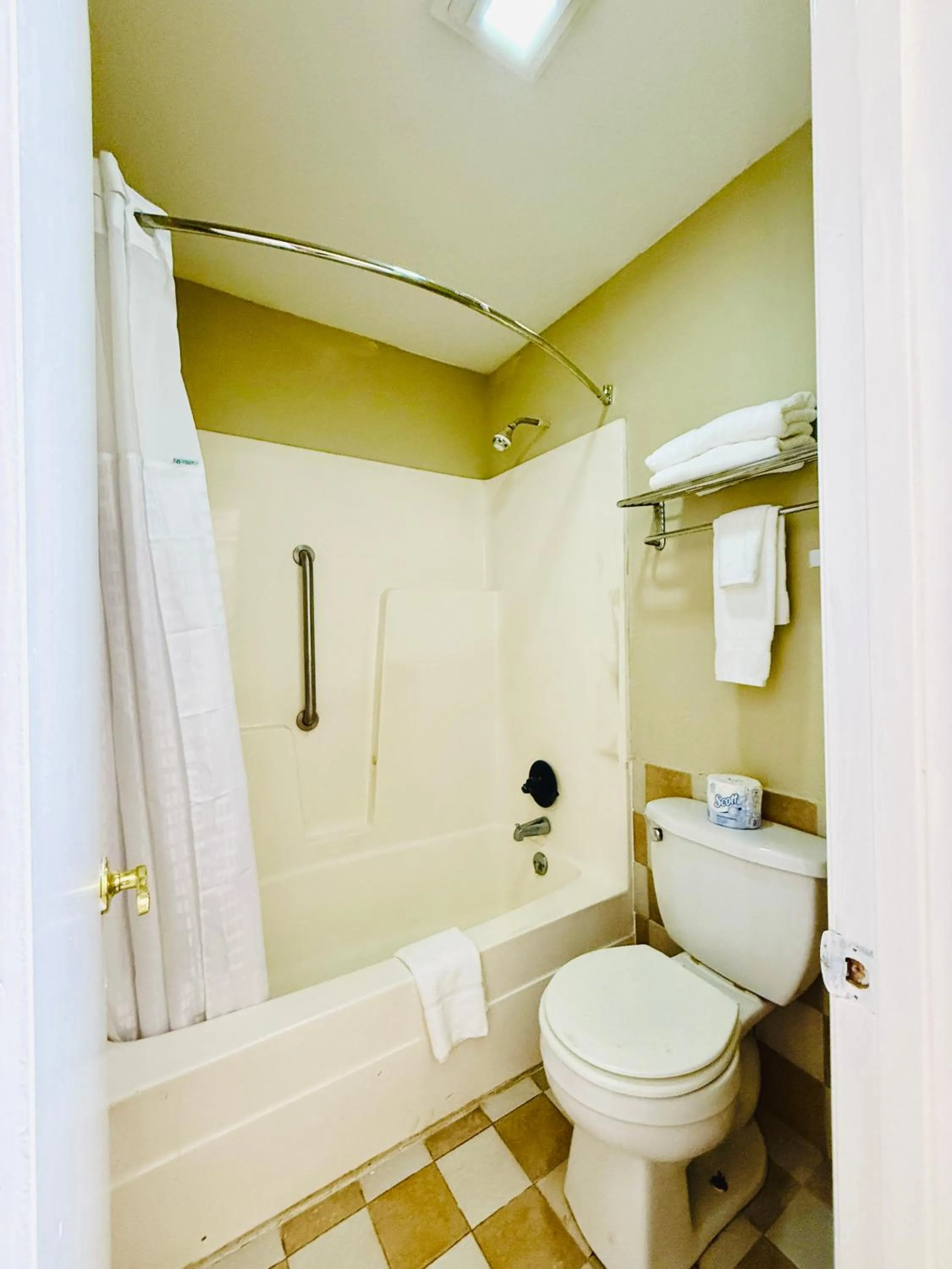 Shower in Travelodge by Wyndham-Thomasville AL