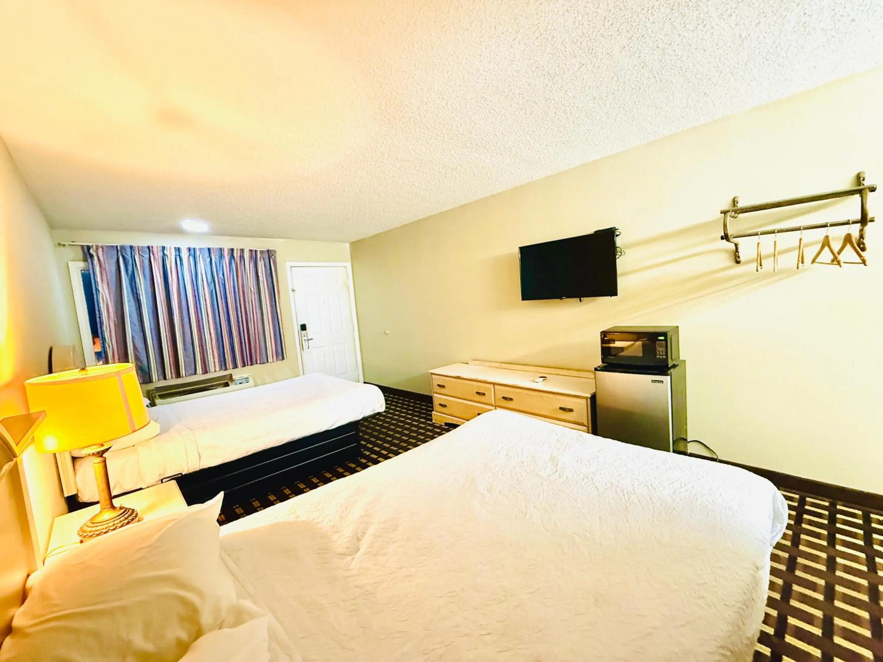 TV and multimedia, Bed in Travelodge by Wyndham-Thomasville AL